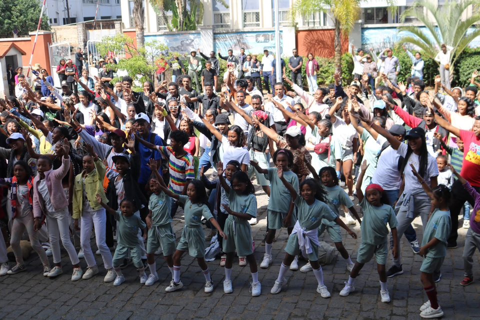 VALAN-DRESAKA NATAO TAMIN' NY MPANAO GAZETY MAHAKASIKA NY FANKALAZANA NY ANDRO IRAISAM-PIRENENA HO AN' NY DIHY NY SABOTSY 26 SY NY ALAHADY 27 APRILY 2025 HO AVY IZAO