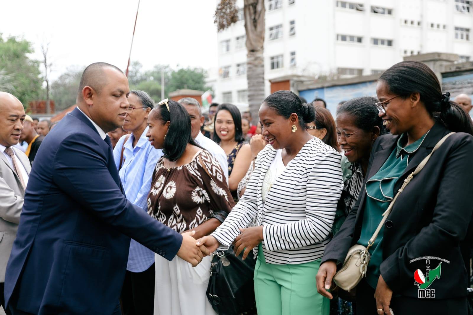 OMENTSIKA FAHAFAHAM-PO HATRANY NY VAHOAKA MPISITRAKA NY ASATSIKA - HAJAINTSIKA NY ASAM-PANJAKANA