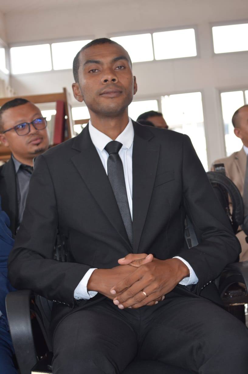 TOMPON' ANDRAIKITRA AMBONY MAROMARO EO ANIVON' NY MINISTERAN' NT SERASERA SY NY KOLONTSAINA NO NANDRAY NY ASANY ANDROANY ALAROBIA 10 DESAMBRA 2025 TAORIAN' NY NAHAVOATENDRY AZY IREO NANDRITRA NY FILAN-KEVITRY NY MINISITRA NY ALATSINAINY 08 DESAMBRA 2025 L