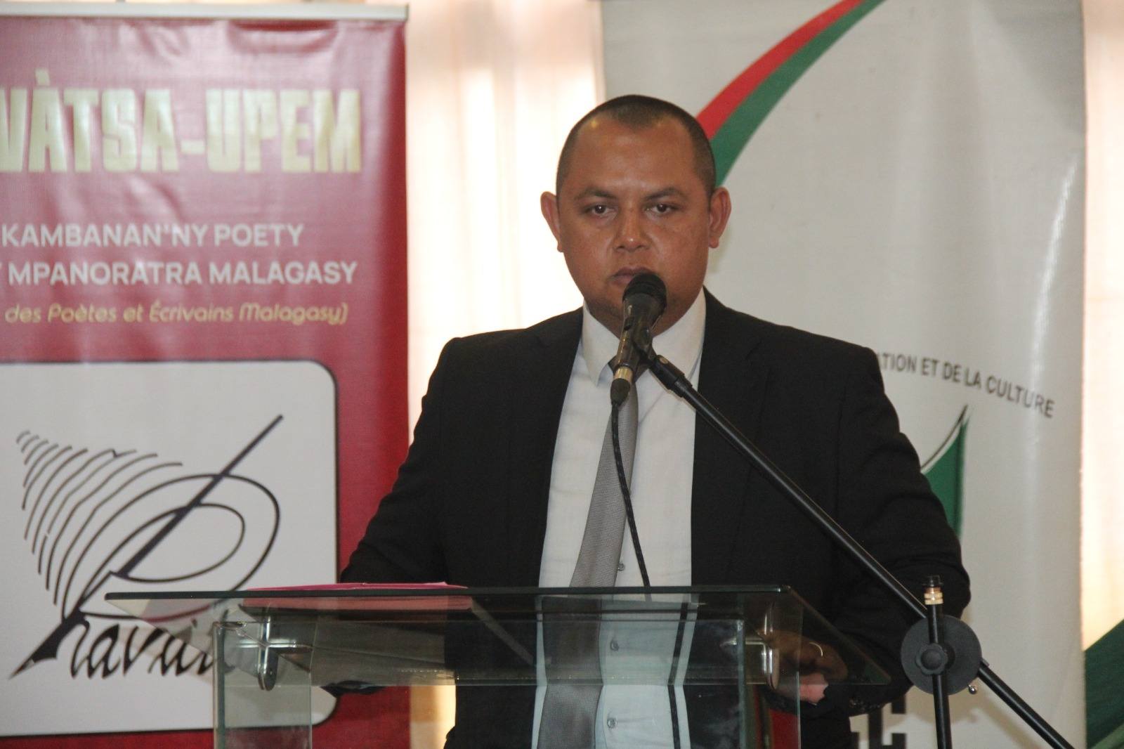 FIKAMBANAN' NY POETY SY MPANORATRA MALAGASY HAVATSA-UPEM, NOTOLORANA MARI-BONINAHITRY NY KANTO IREO MPANORATRA