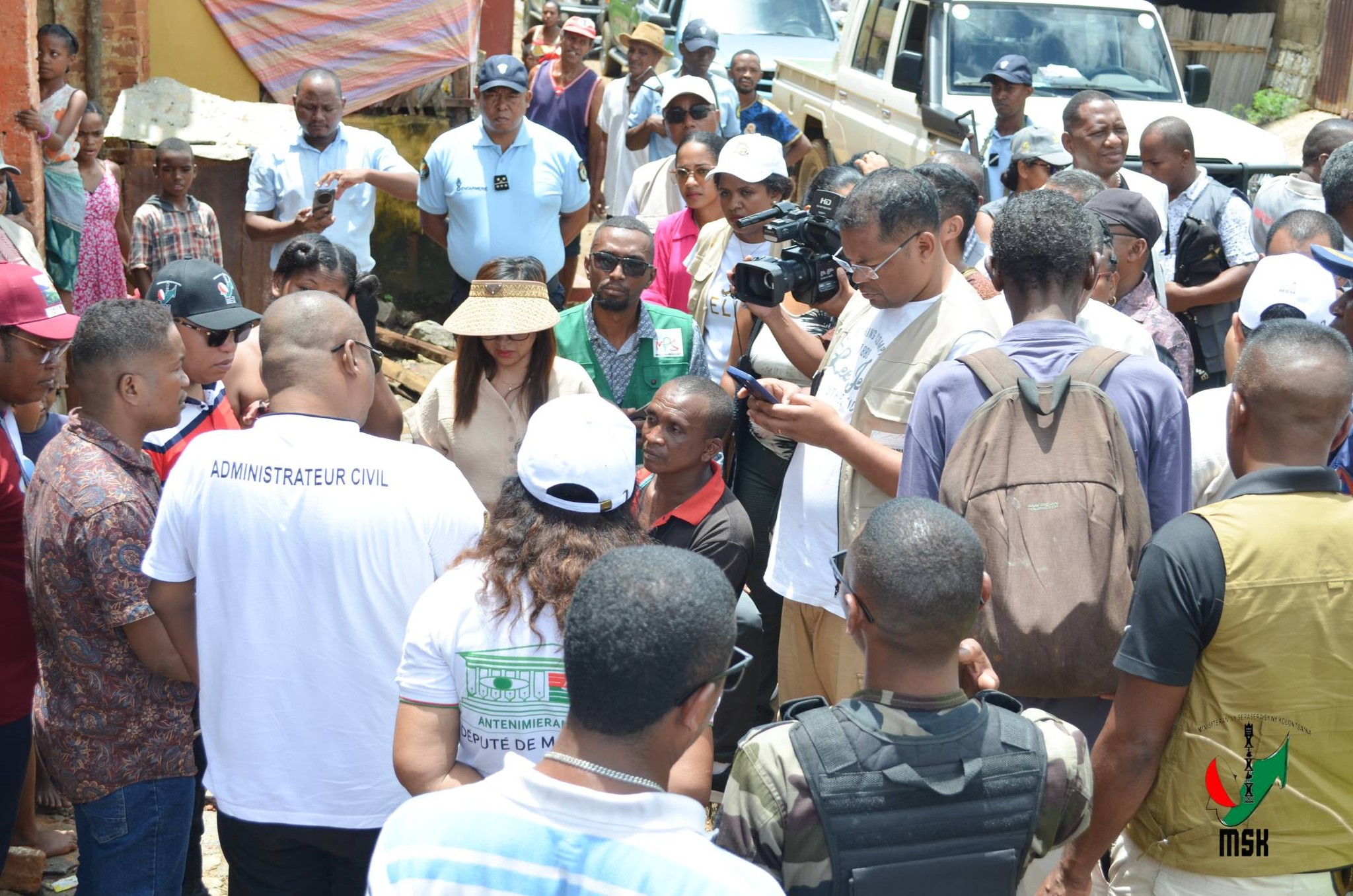 MIROTSAKA ENY AN-KIANJA NY FITONDRAM-PANJAKANA MANONTOLO MANAO TANAN-DAVA MAMONJY NY MPIRAY TANINDRAZANA