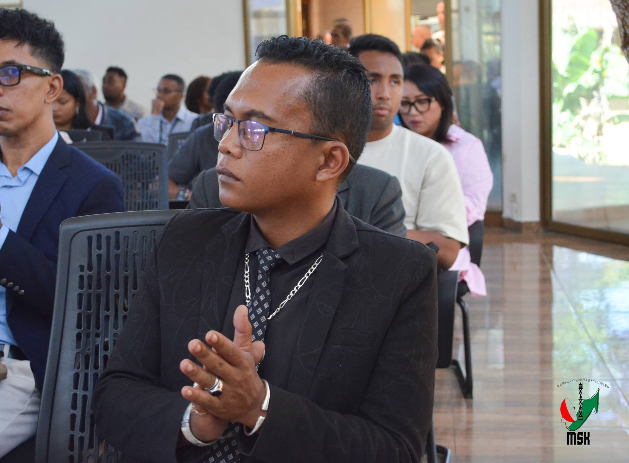 MAMOLAVOLA LALANA MIARO NY MPANAO GAZETY SY NY FAHALALAHANA MANEHO HEVITRA NY MINISTERAN' NY SERASERA SY NY KOLONTSAINA MIARAKA AMIN' NY KOMITY IVONDRONAN' NY MPANAO GAZETY