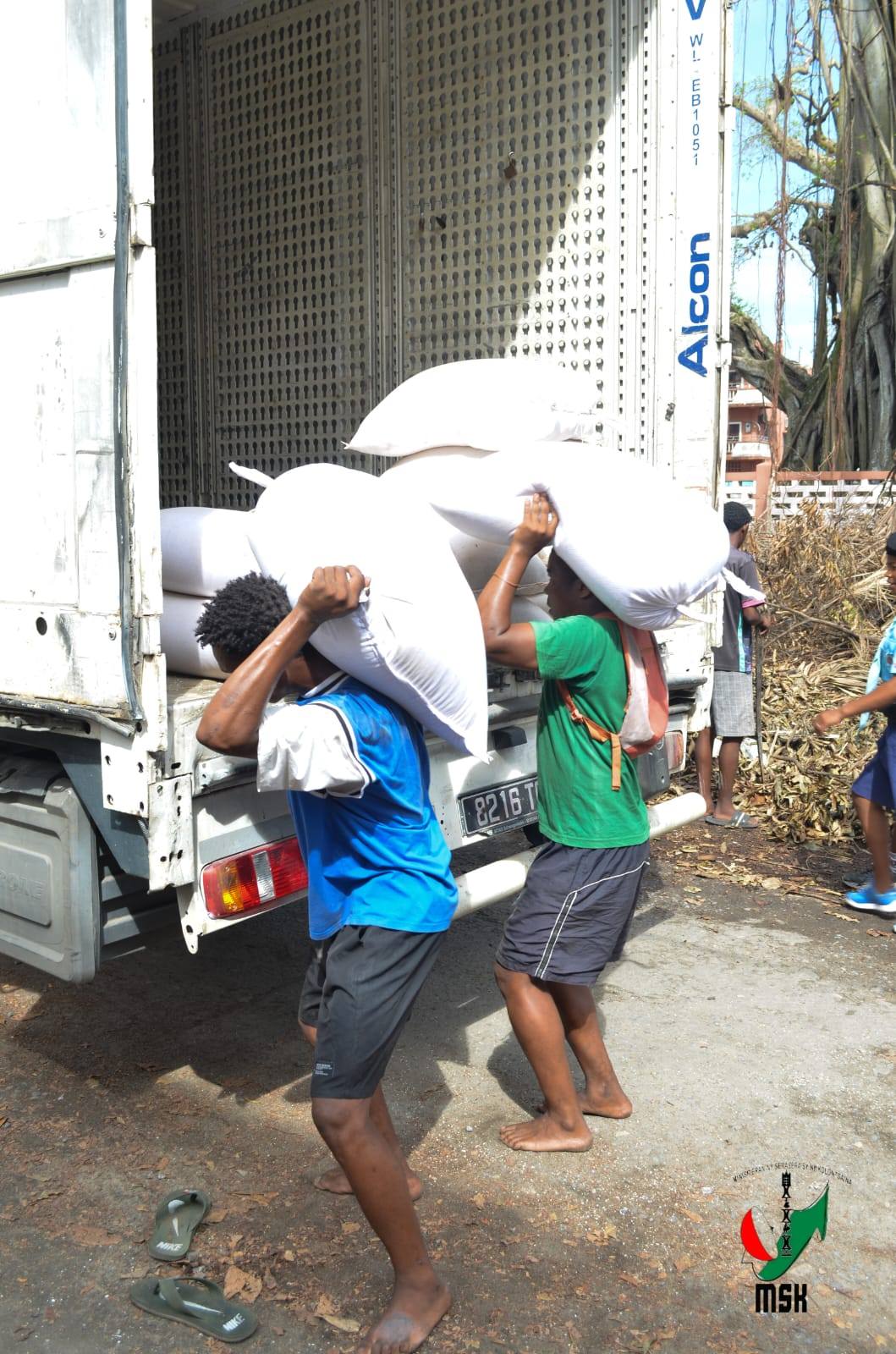 NIVIMBINA IZAY VOATSIRAMBIN' NY TANANY NY MINISTERAN' NY SERASERA SY NY KOLONTSAINA HANAMAIVANANA NY VESATRY NY RIVODOZA GEZANI