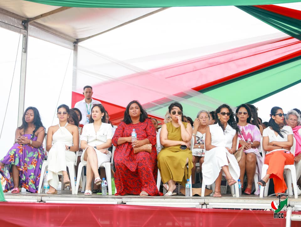 MANAN-KASINA NY VEHIVAVY ! MANAN-DANJA NY FANIRIANY, MENDRIKA HO TANTERAHINA NY NOFINOFINY