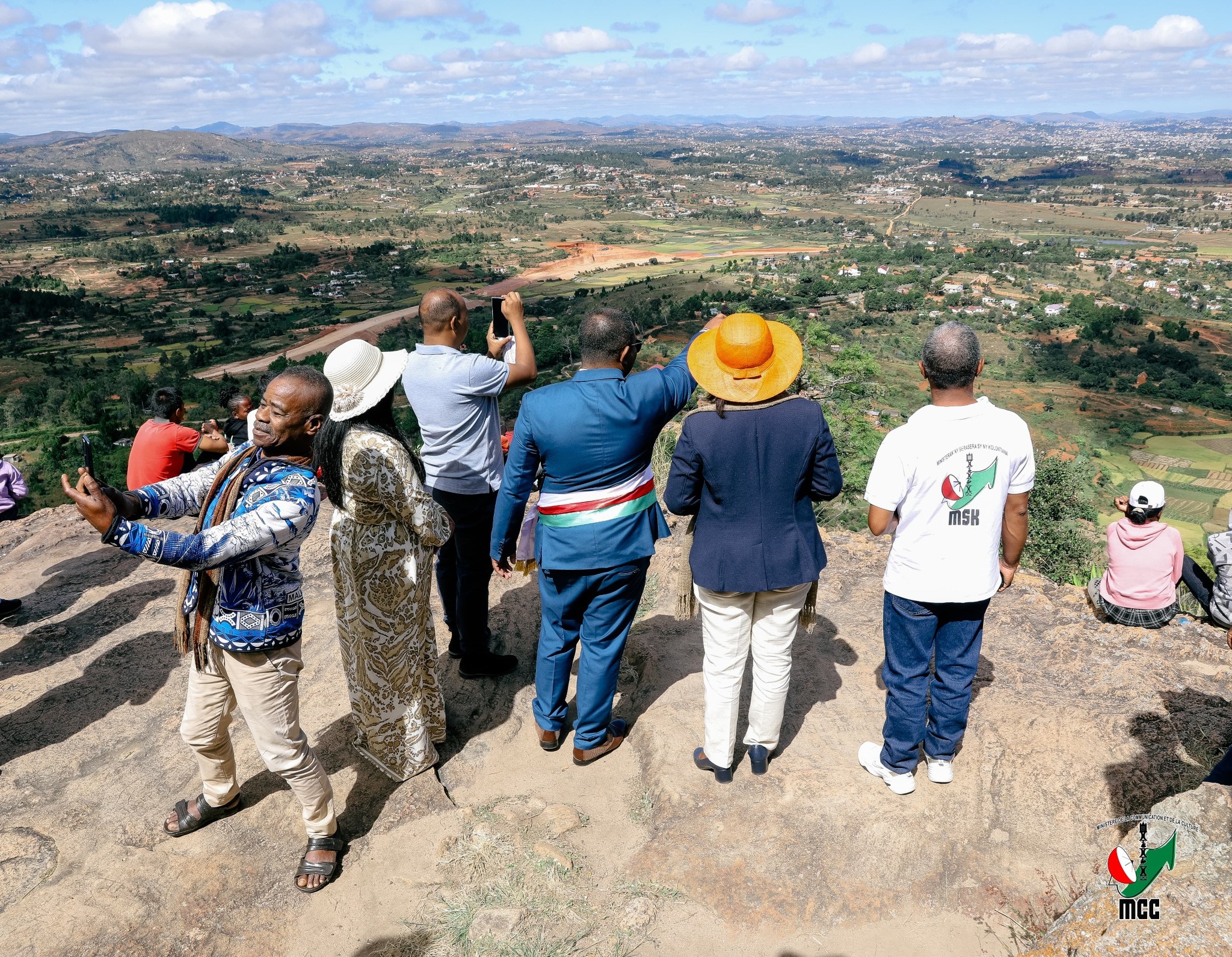 NIAVAKA NY FANKALAZANA NY ANDRO IRAISAM-PIRENENA HO AN' NY MOZEA TENY AMIN' NY ROVAN' AMBOHIMANGA