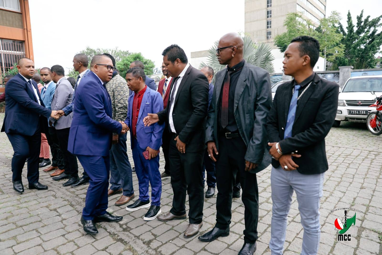 OMENTSIKA FAHAFAHAM-PO HATRANY NY VAHOAKA MPISITRAKA NY ASATSIKA - HAJAINTSIKA NY ASAM-PANJAKANA