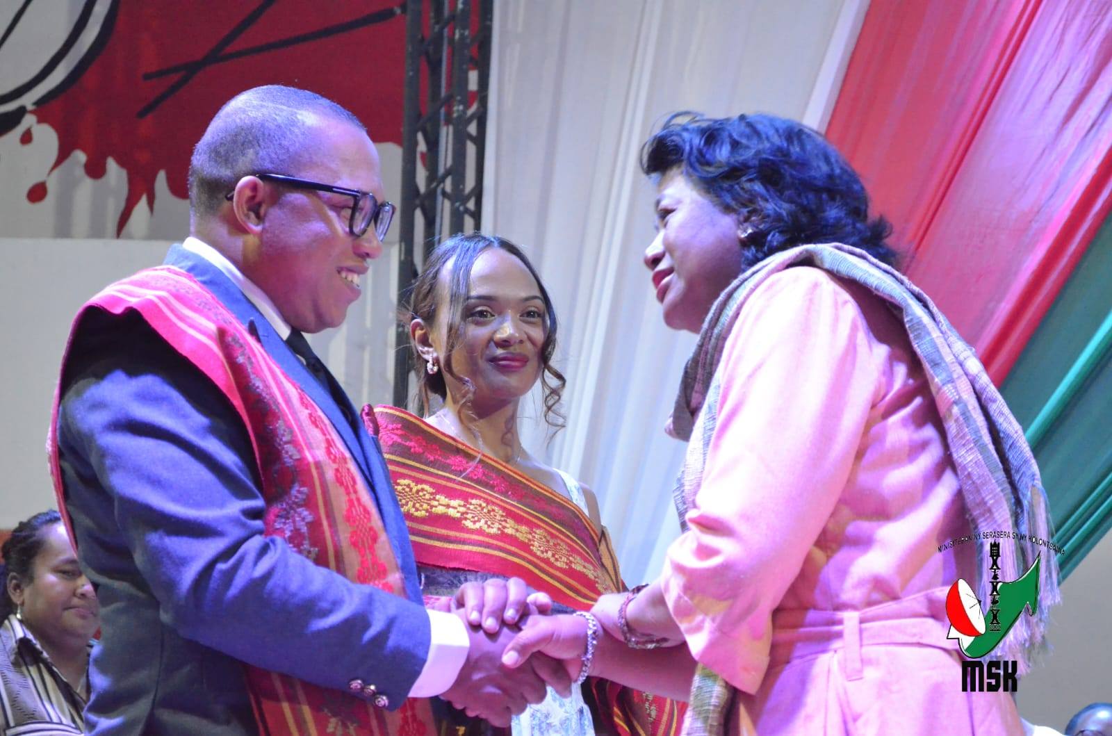 HANAO ADISISIKA HAHAZOAN' NY MPIKABARY MALAGASY MARI-PAHAIZANA ARA-PANJAKANA MISY TOMBOKASE MENA NY MINISITRA GASCAR FENOSOA