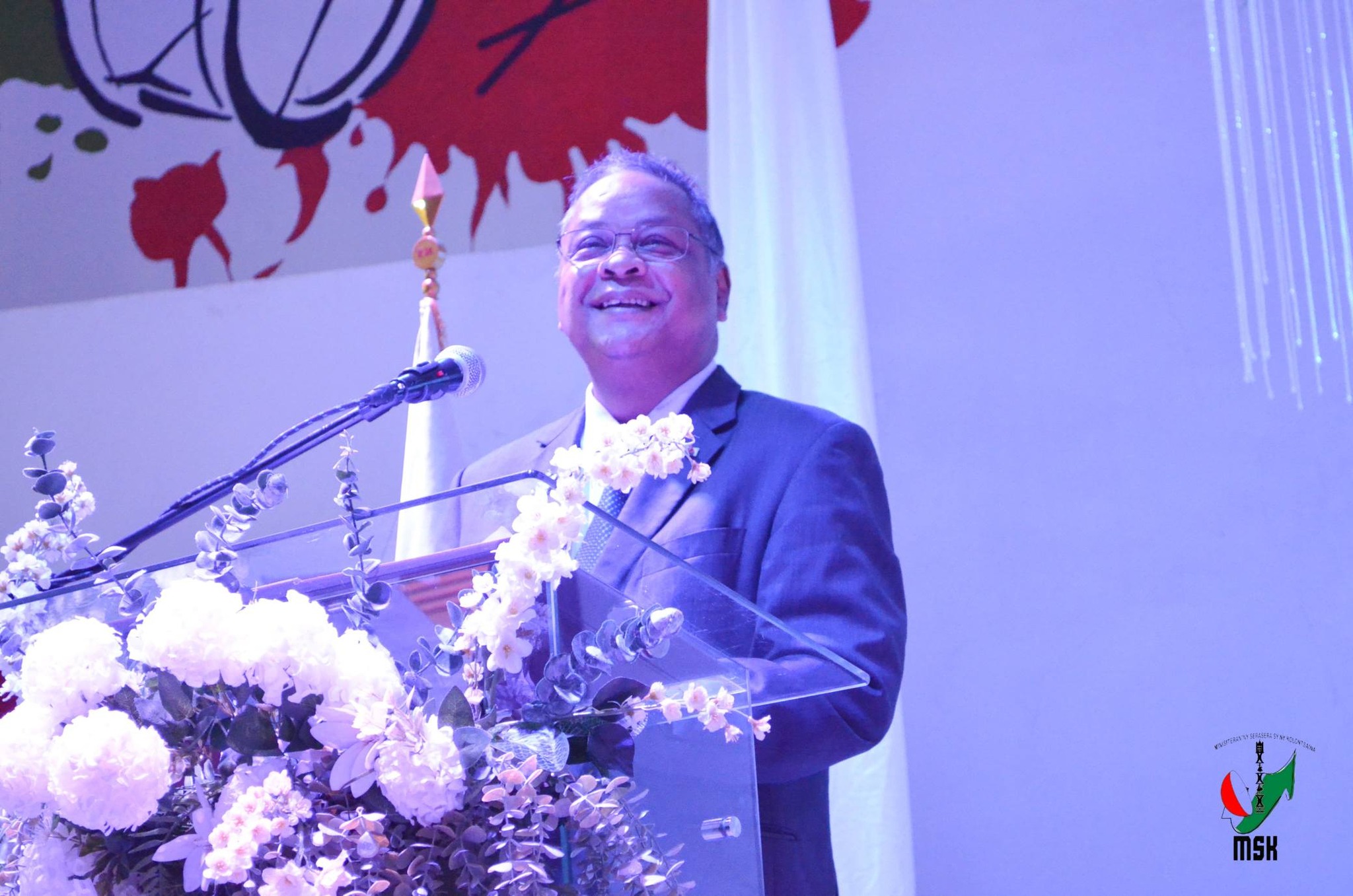 NOTOLORAN' NY AJE-FIKAMBANAN' NY MPANAO GAZETY MIKIRAKIRA NY TONTOLO IAINANA MARI-PANKASITAHANA IREO OLO-MALAZAN' NY FIKAROHANA ARA-TSIANSA