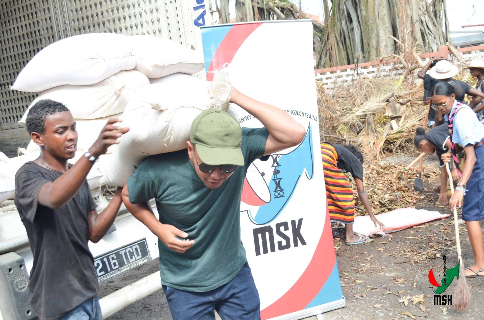 NIVIMBINA IZAY VOATSIRAMBIN' NY TANANY NY MINISTERAN' NY SERASERA SY NY KOLONTSAINA HANAMAIVANANA NY VESATRY NY RIVODOZA GEZANI