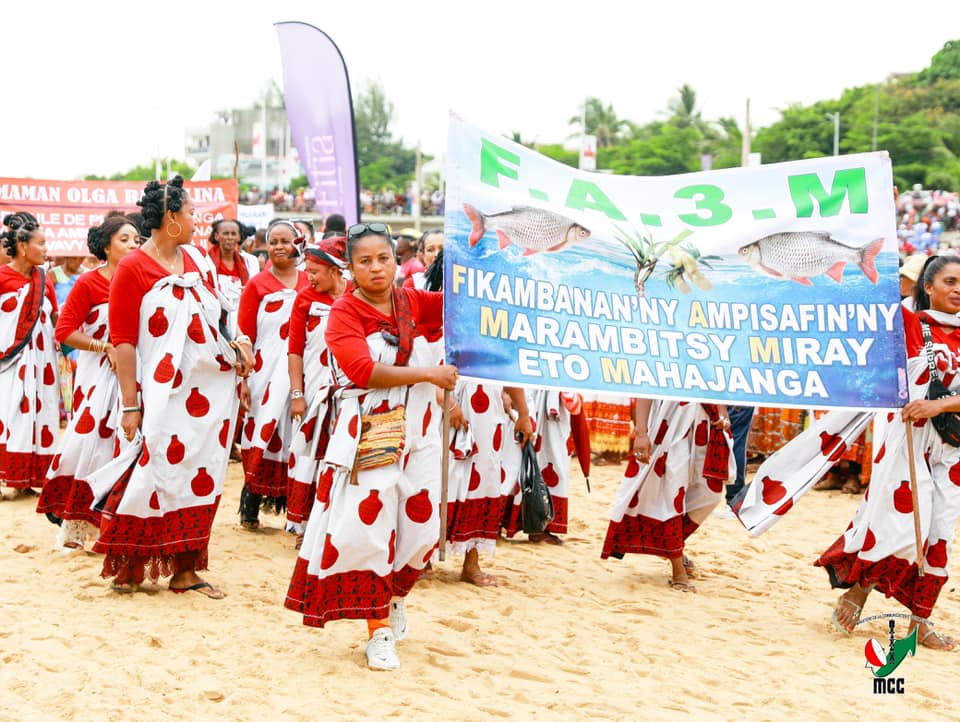 MANAN-KASINA NY VEHIVAVY ! MANAN-DANJA NY FANIRIANY, MENDRIKA HO TANTERAHINA NY NOFINOFINY