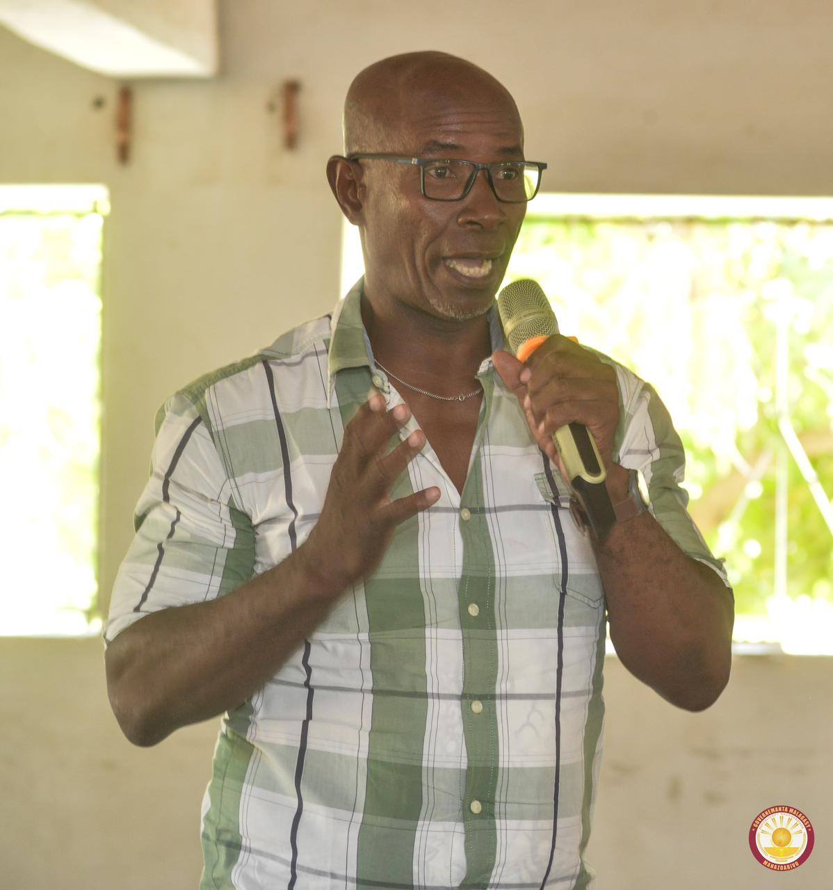 BASE TOLIARA VONONA HIFANOME TANANA NY RAY AMAN-DRENY SY NY MPANAO POLITIKA ATY AN-TOERANA HO AN' IO TETIKASA IO