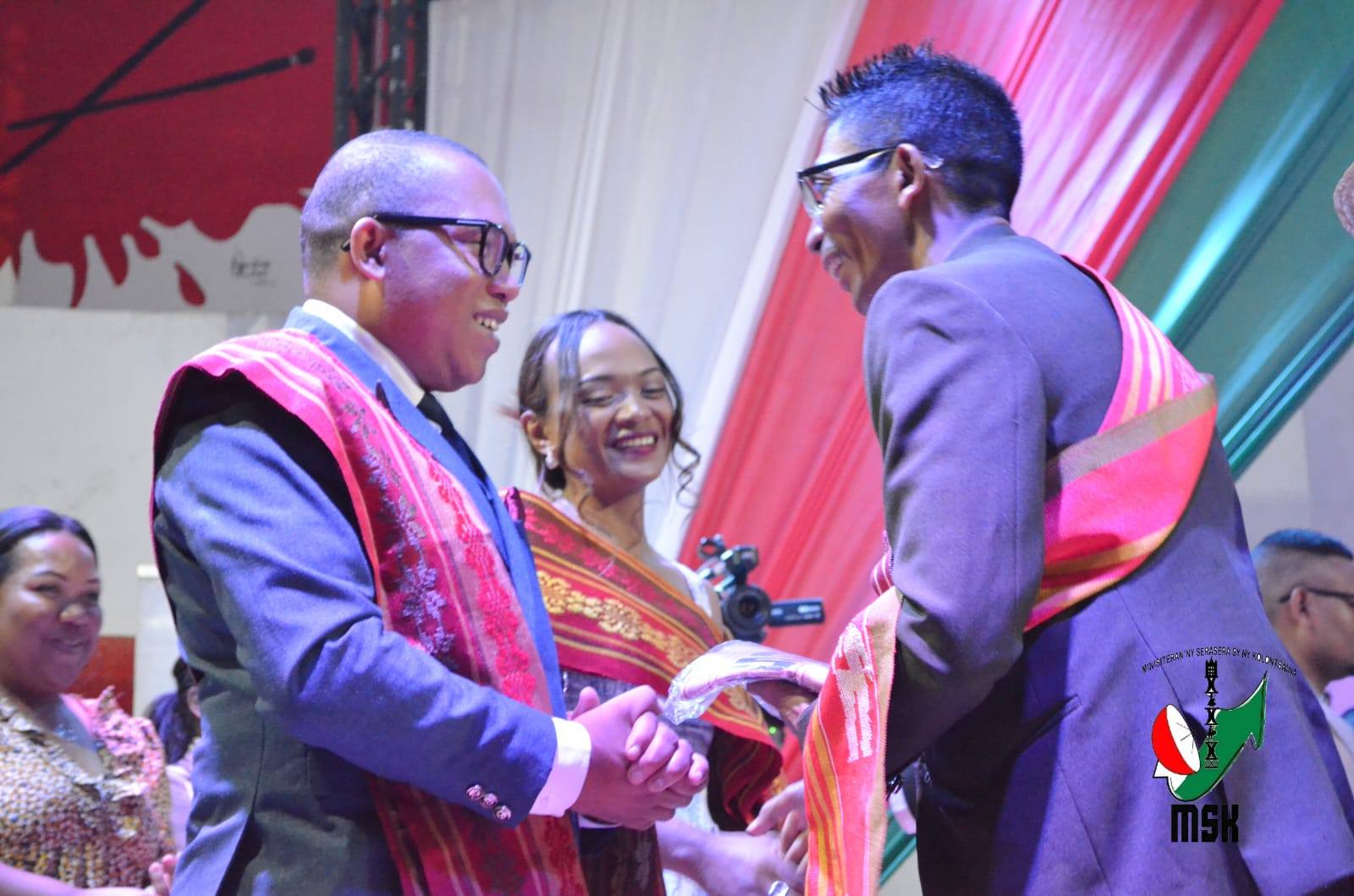 HANAO ADISISIKA HAHAZOAN' NY MPIKABARY MALAGASY MARI-PAHAIZANA ARA-PANJAKANA MISY TOMBOKASE MENA NY MINISITRA GASCAR FENOSOA