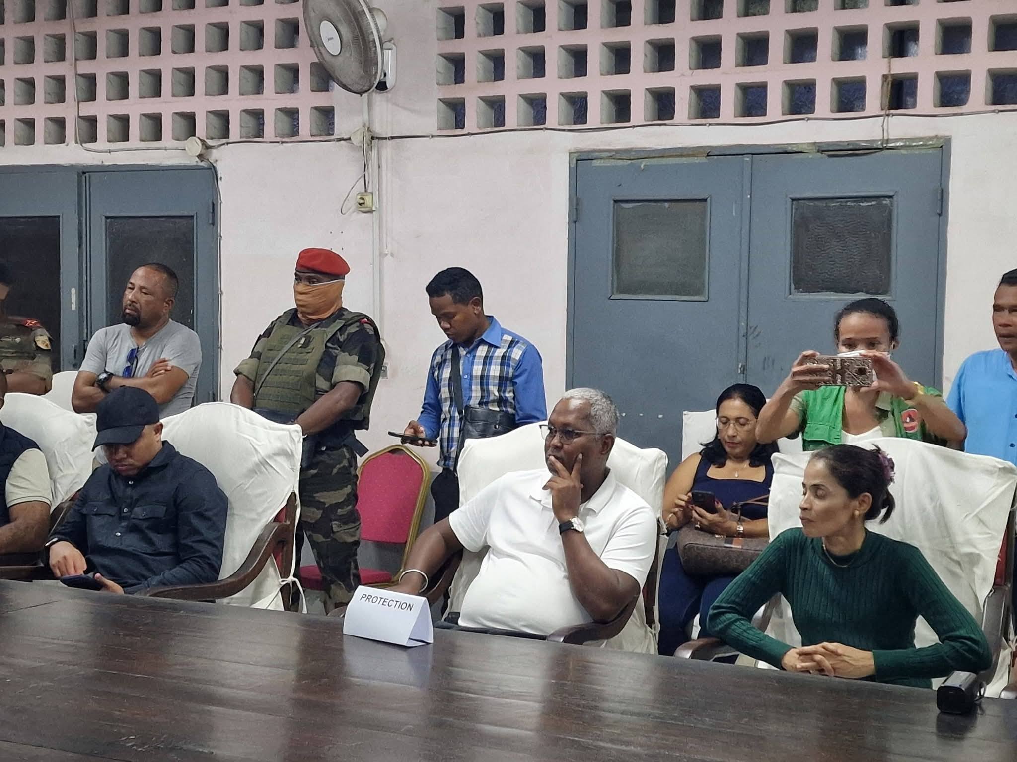 IARA-MISALAHY AMIN' IREO TOMPON' ANDRAIKITRA ISAN' AMBARATONGANY MANAO NY FAMERENANA AMIN' NY LAONINY NY FIAINAM-BAHOAKA SY NY FANARENANA NY TAKAITRA NAVELAN' NY RIVODOZA FYTIA NY FILOHA RANDRIANIRINA MICHAEL