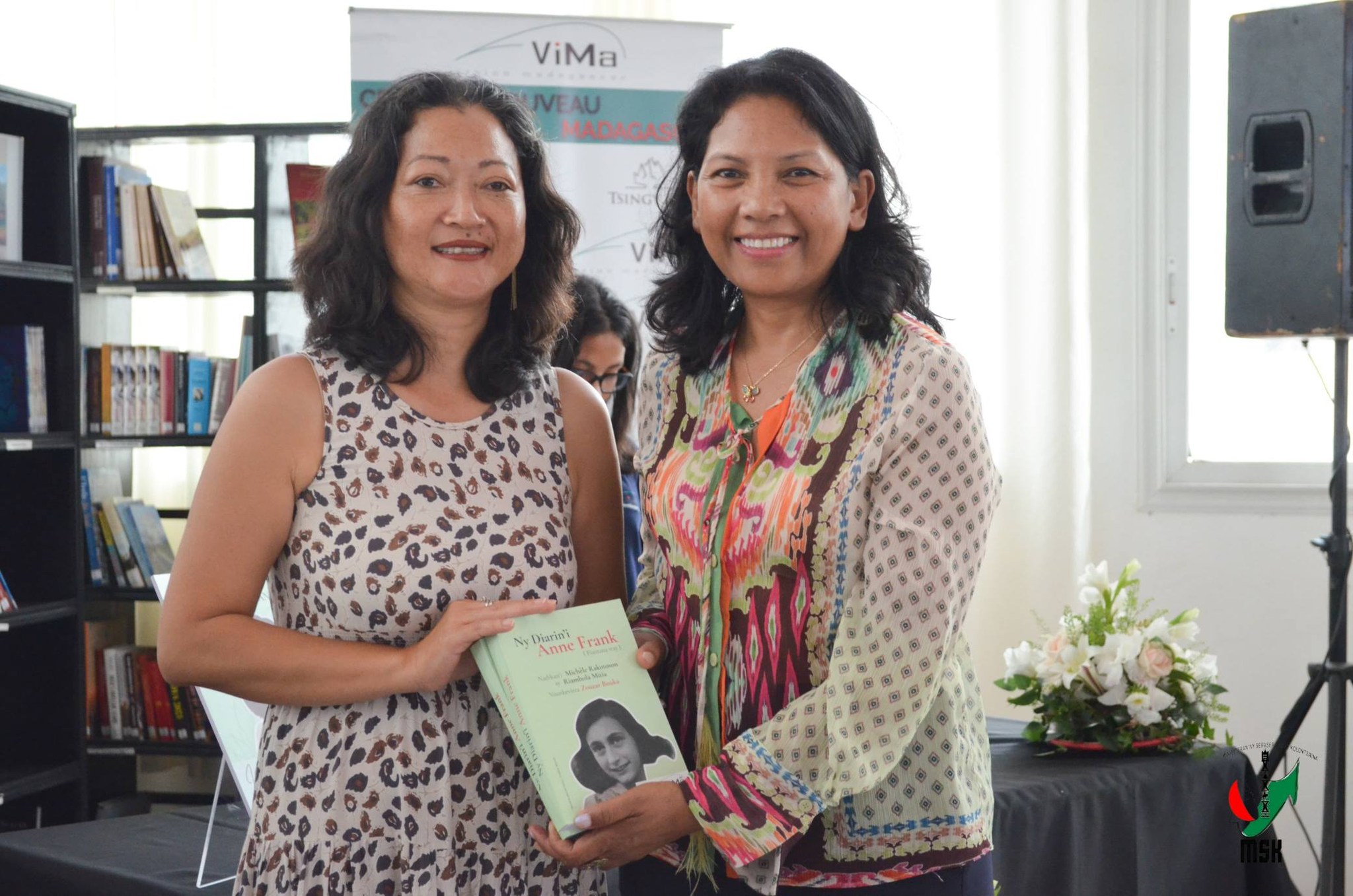 FAMPIROBOROBOANA NY TONTOLON' NY BOKY ATAON' NY MINISTERAN' NY SERASERA SY NY KOLONTSAINA NAMPAHAFANTATRA ANDROANY NY DIARIN' I ANNE FRANK VITA TENY MALAGASY