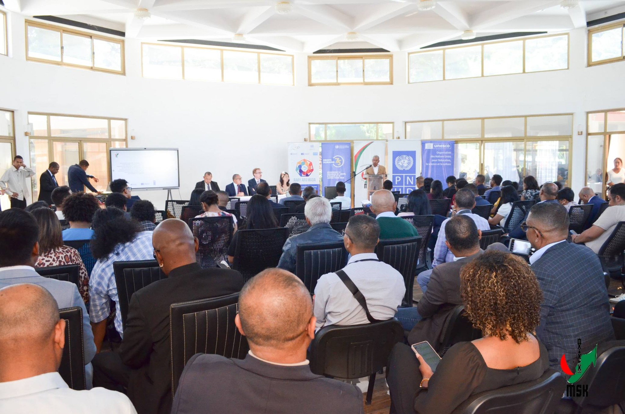 MAMOLAVOLA LALANA MIARO NY MPANAO GAZETY SY NY FAHALALAHANA MANEHO HEVITRA NY MINISTERAN' NY SERASERA SY NY KOLONTSAINA MIARAKA AMIN' NY KOMITY IVONDRONAN' NY MPANAO GAZETY