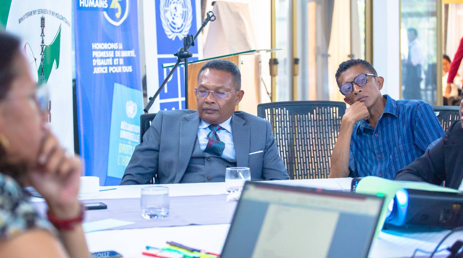 ATRIKASA FANOMBOHAN' NY TETIKASA MOMBA NY FAHALALAHANA MANEHO HEVITRA, IREO FITAOVAN-TSERASERA VAOVAO, FAMPIROBOROBOANA NY ORINASAN-TSERASERA MALALAKA, MAHALEOTENA SY MAROLOKO