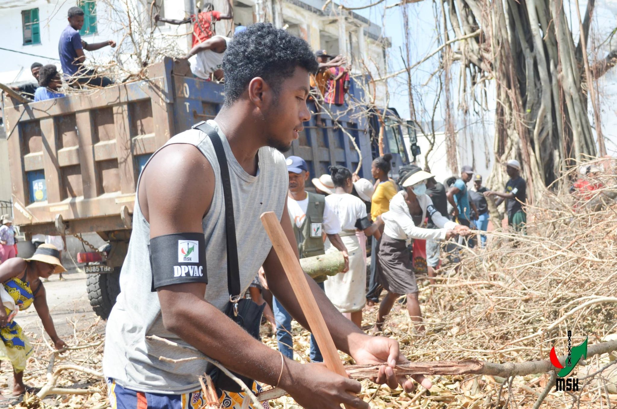 MPIROTSAKA AN-TSITRAPO MARO NO NIARA-NIENTANA TAMIN' NY MINISTERAN' NY SERASERA SY NY KOLONTSAINA NANADIO NY MOZEA VAVITIANA TOAMASINA