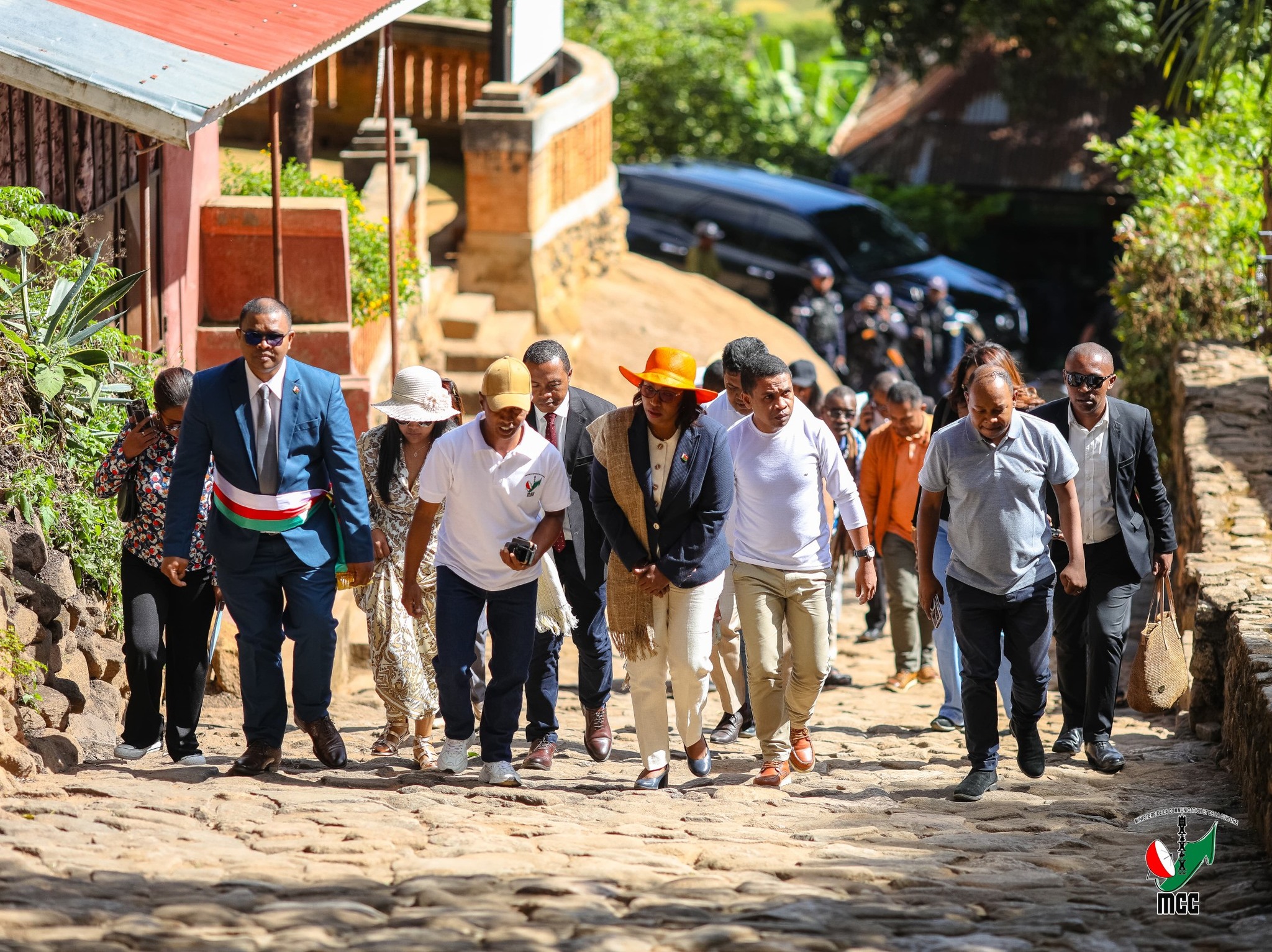 NIAVAKA NY FANKALAZANA NY ANDRO IRAISAM-PIRENENA HO AN' NY MOZEA TENY AMIN' NY ROVAN' AMBOHIMANGA