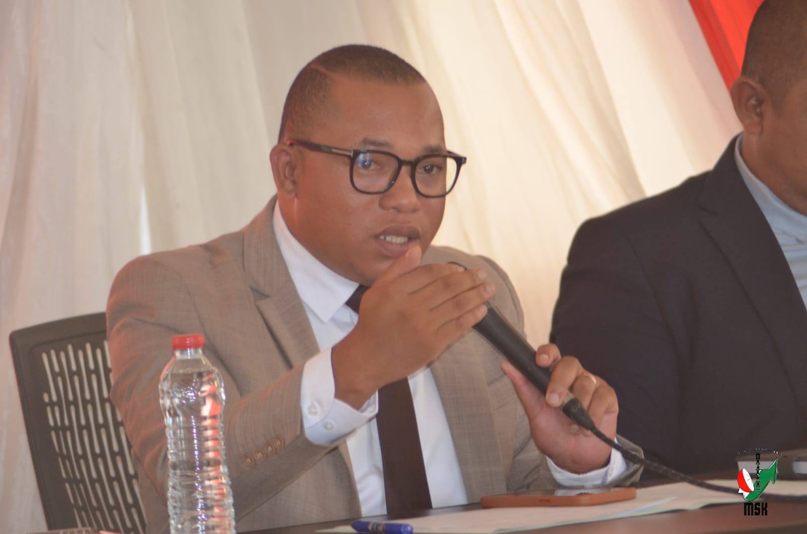 NIARA-NIDINIKA TAMIN'IREO TOMPONY HAINO VAKY JERY NY MOMBA NY TNT