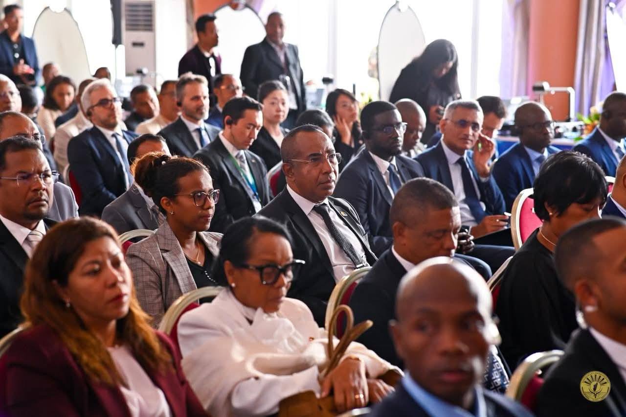 NISANTATRA NY FISORATANA ANARANA BIOMETRIKA NY FILOHAN' NY FANAVAOZANA NY REPOBLIKA SY IREO MPANOLOTSAINA AVO, IREO ANDRIMPANJAKANA, ARY NY GOVERNEMANTA