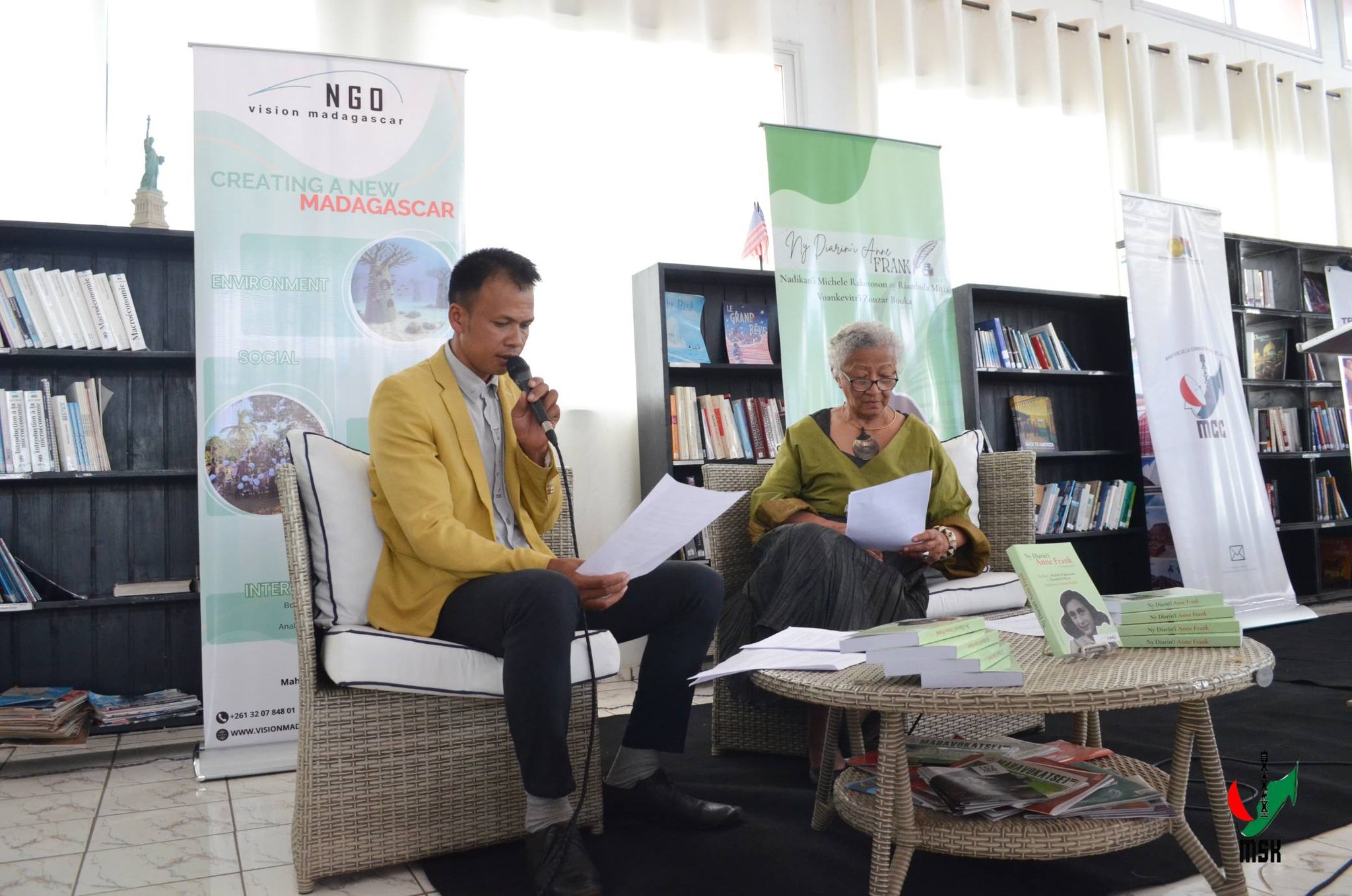 FAMPIROBOROBOANA NY TONTOLON' NY BOKY ATAON' NY MINISTERAN' NY SERASERA SY NY KOLONTSAINA NAMPAHAFANTATRA ANDROANY NY DIARIN' I ANNE FRANK VITA TENY MALAGASY