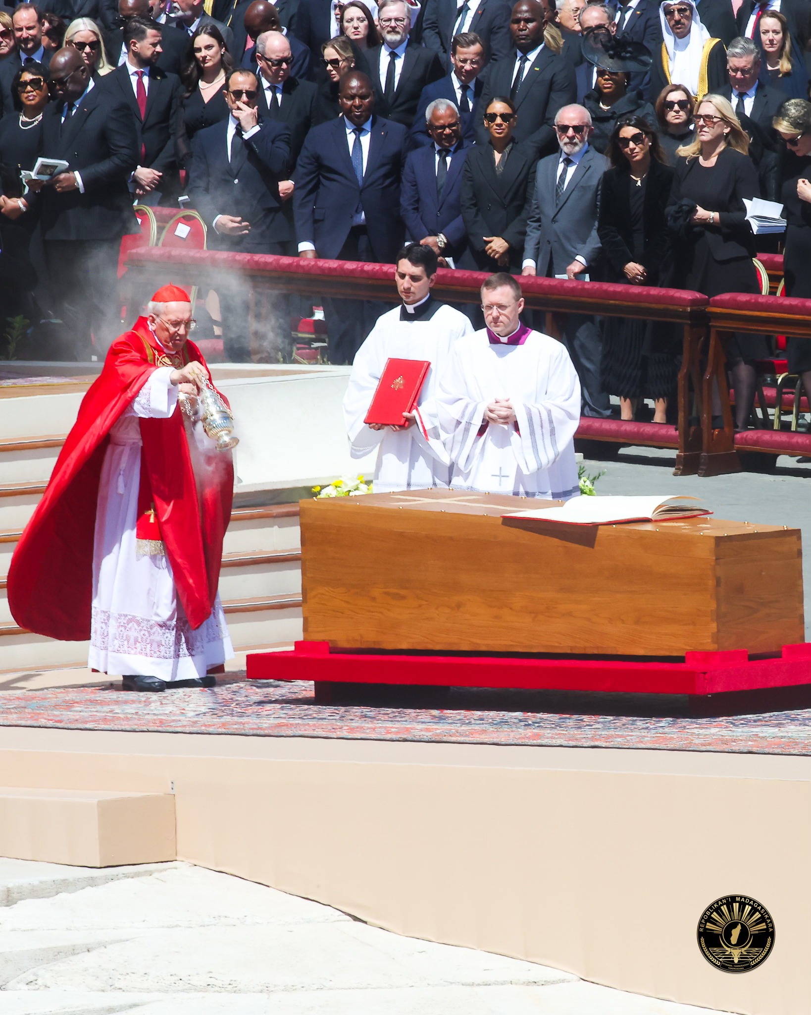 HOY NY FILOHA ANDRY RAJOELINA MANOHINA NY FO NY MAHITA AN' IZAO TONTOLO IZAO ETO AMIN' NY KIANJAN' I MASINDAHY PIERA ETO VATICAN