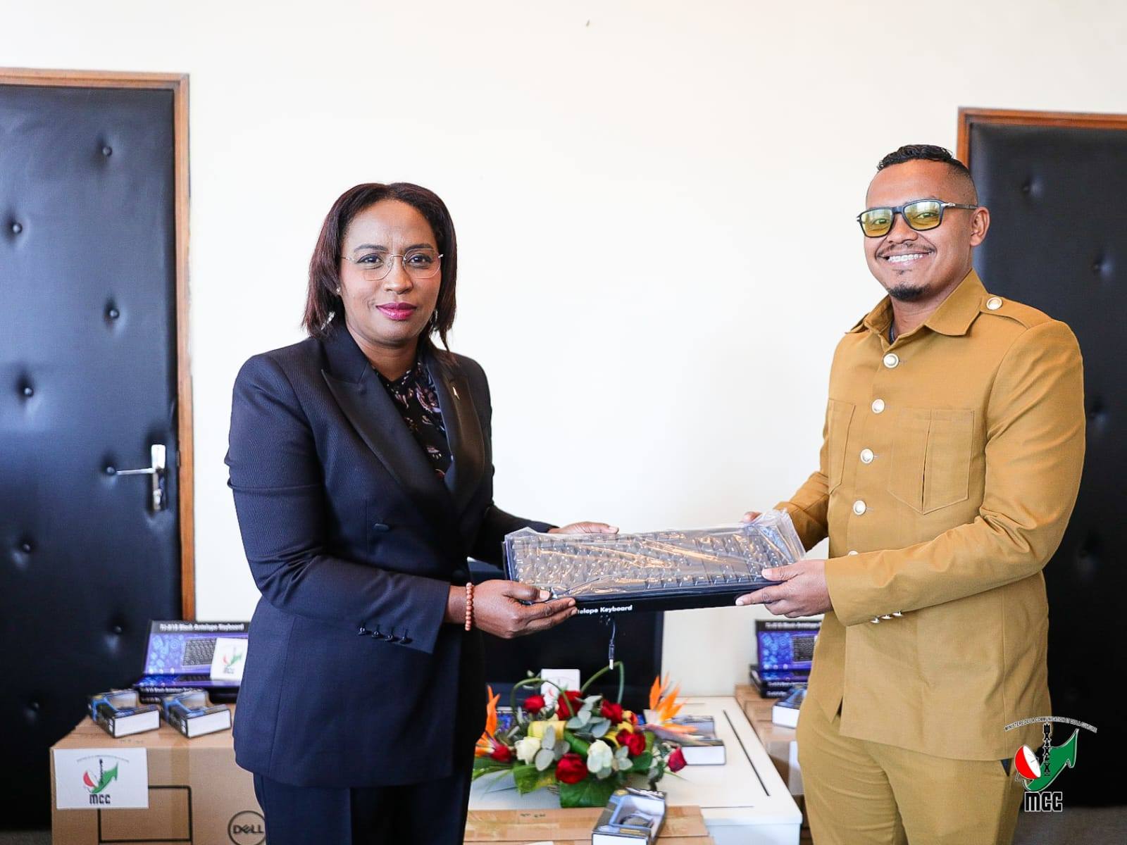 HAMAFISINA HATRANY NY SERASERA MBA HIPAKA ENY IFOTONY IREO ASA FAMPANDROSOANA ISAM-PARITRA