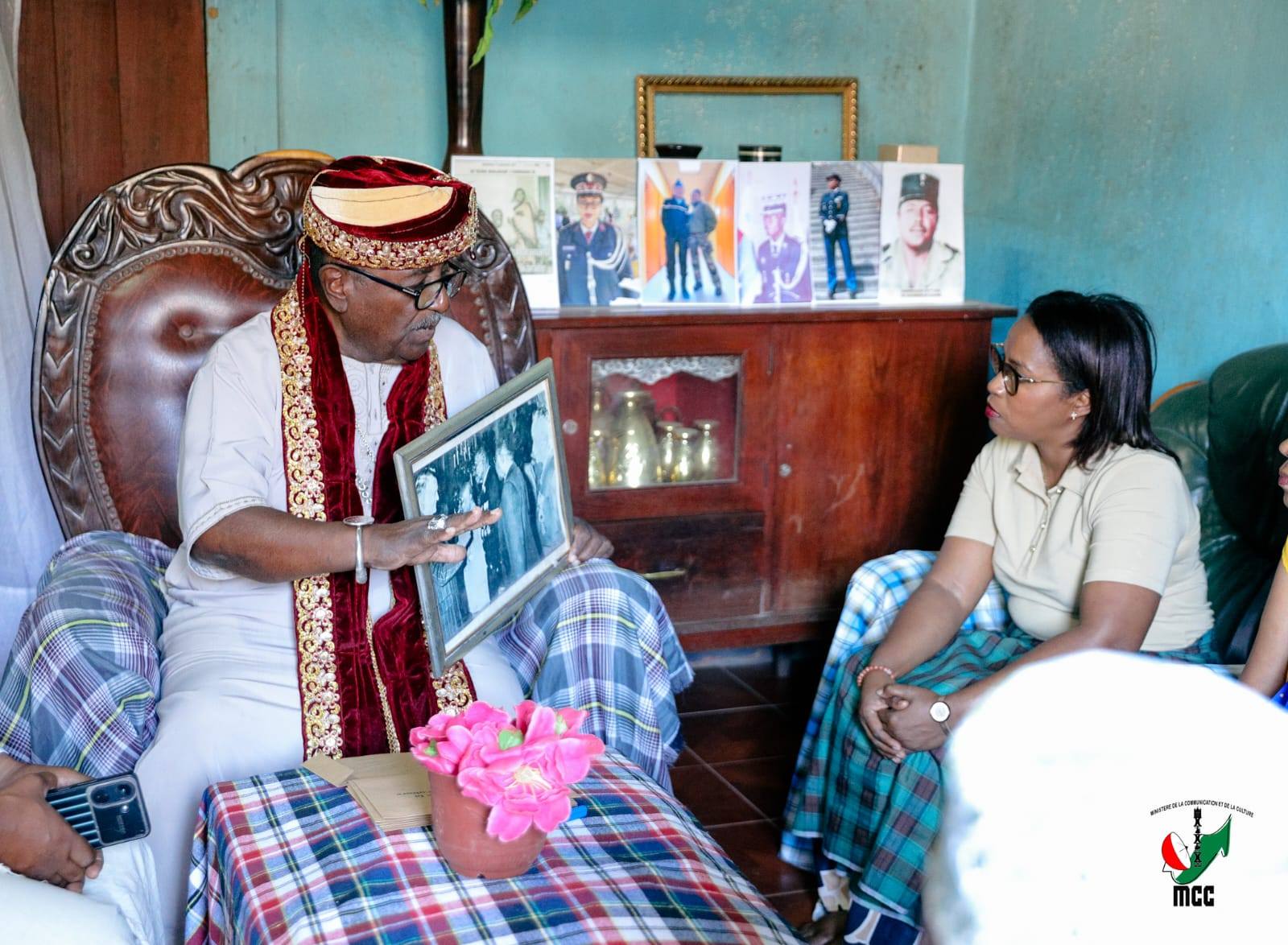 TONGA NITSIDIKA NY RAY AMAN-DRENY ARA-DRAZANA " MPANJAKA ISSA TSIMIARO III ", NY MINISITRY NY SERASERA SY NY KOLONTSAINA, RAMATOA MARA VOLAMIRANTY DONNA