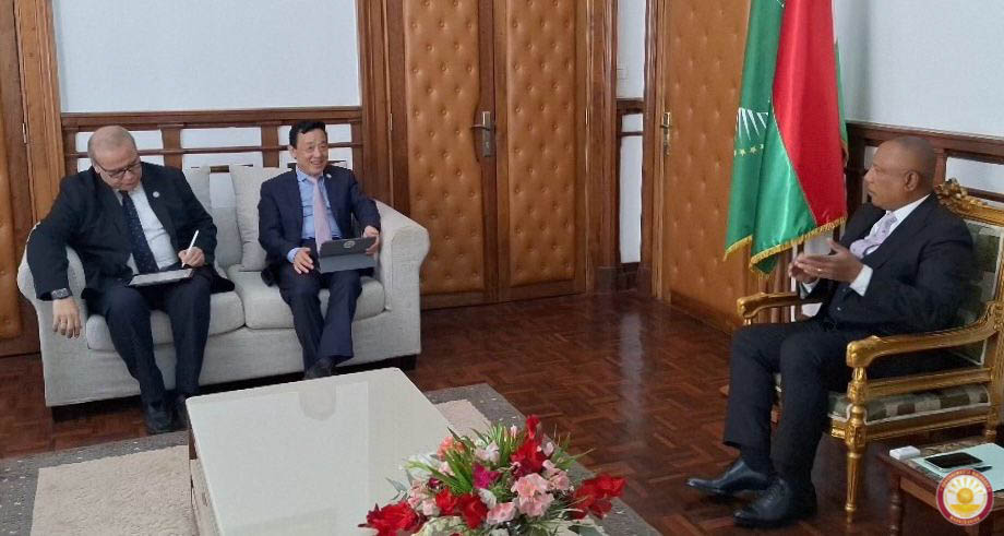 MADAGASIKARA SY NY FAO : FIARAHA-MIASA MIFOTOTRA AMIN' NY FAHAVITANTENA ARA-TSAKAFO