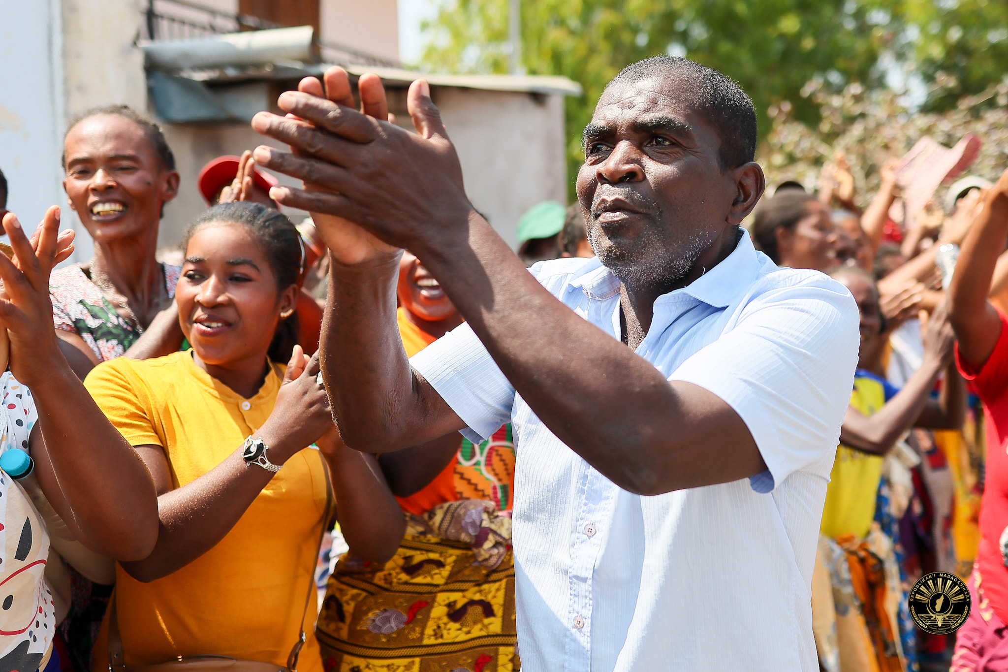 LALAM-PASIKA TEO ALOHA ARY TENA RATSY TOKOA REHEFA AMIN' NY FOTOAN' NY ORANA NY MAMPITOHY AN' ANDAKABE SY ANDABATOARA KA IZAO VITA RARIVATO TANTERAKA IZAO