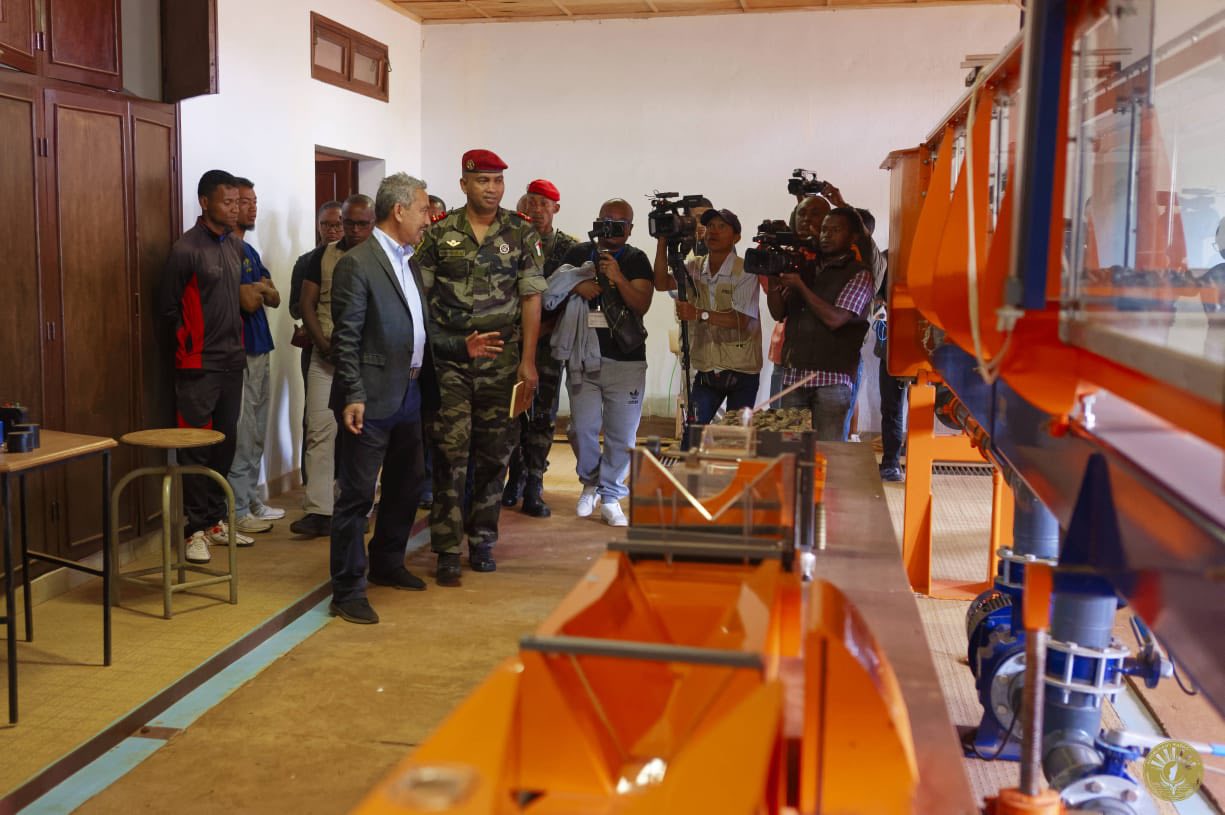 NIJERY IFOTONY NY OLAN' NY MPIANATRA TENY AMIN' NY SEKOLY AMBONY POLYTEKNIKA VONTOVORONA SY NY ONIVERSITEN' ANKATSO NY KOLONELY RAMPANARIVO SOLOFONIAINA THIERRY