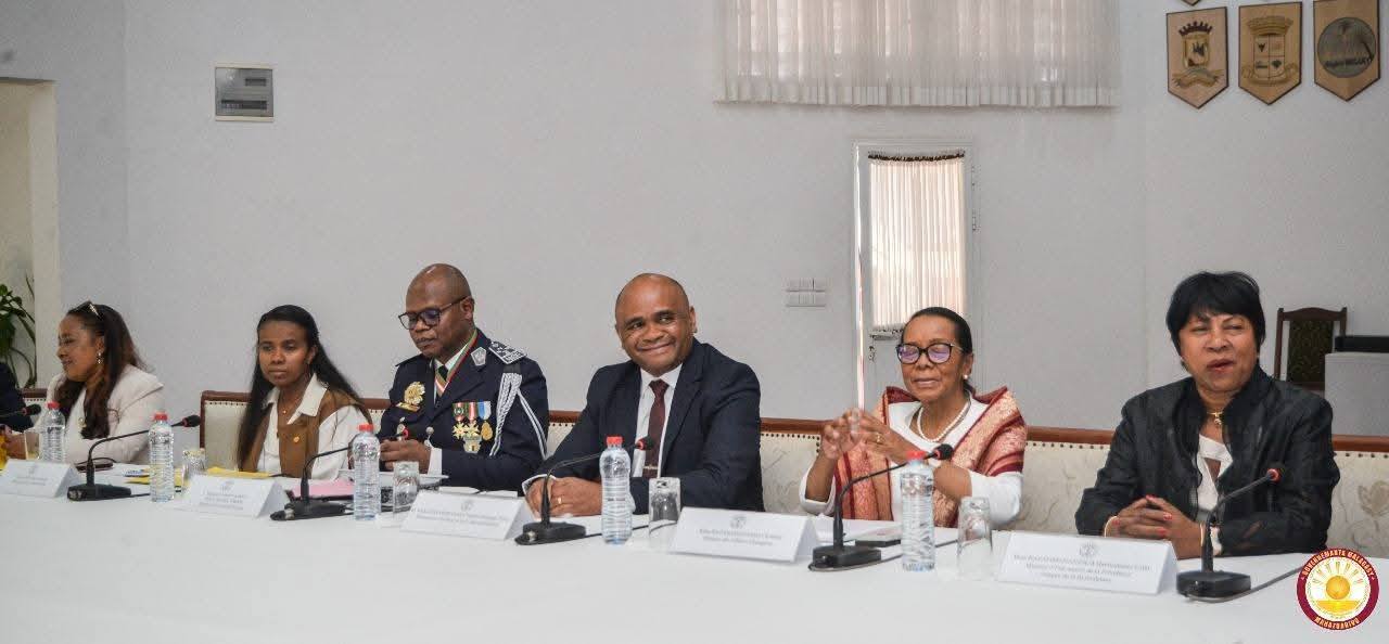 FILANKEVITRY NY GOVERNEMANTA VOALOHANY NOTARIHIN' NY PRAIMINISITRA RAJAONARIVELO HERINTSALAMA ANDRIAMASY