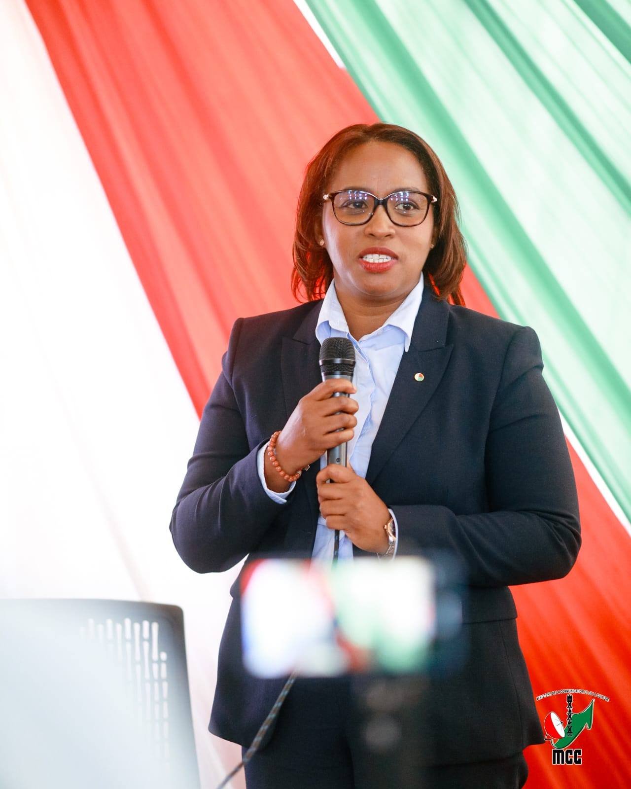 29/10/25 ANDROANY NO NANDRAY NY FITANTANAN-DRAHARAHA OFISIALY NY MINISITRY NY SERASERA SY NY KOLONTSAINA GASCAR FENOSOA