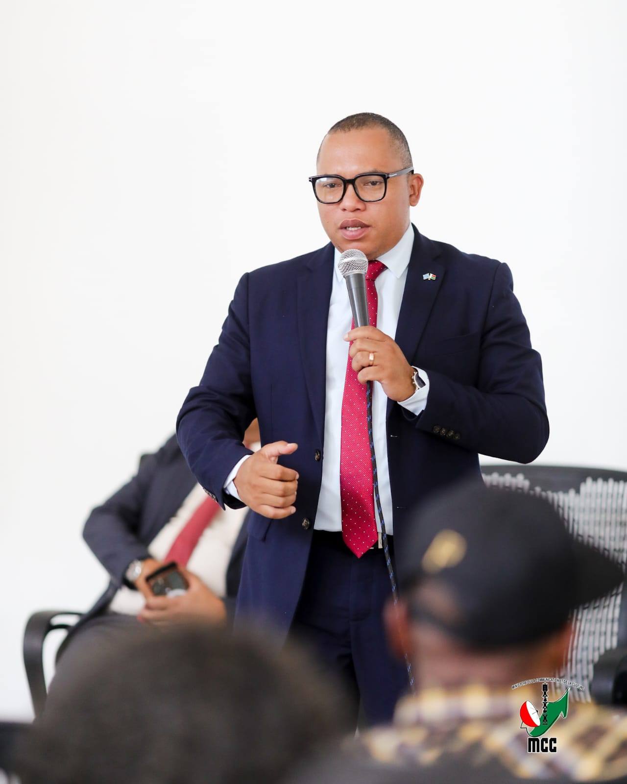 FAKAN-KEVITRA ARA-KOLONTSAINA