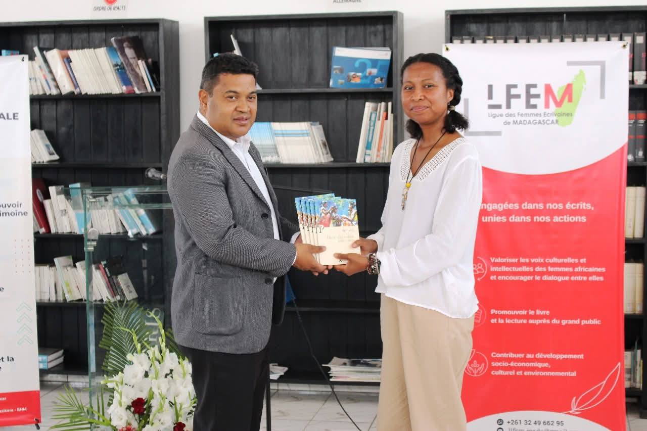 FAMPAHAFANTARANA ILAY TANTARA FORONINA "DEUX COEURS DANS MON CORPS"