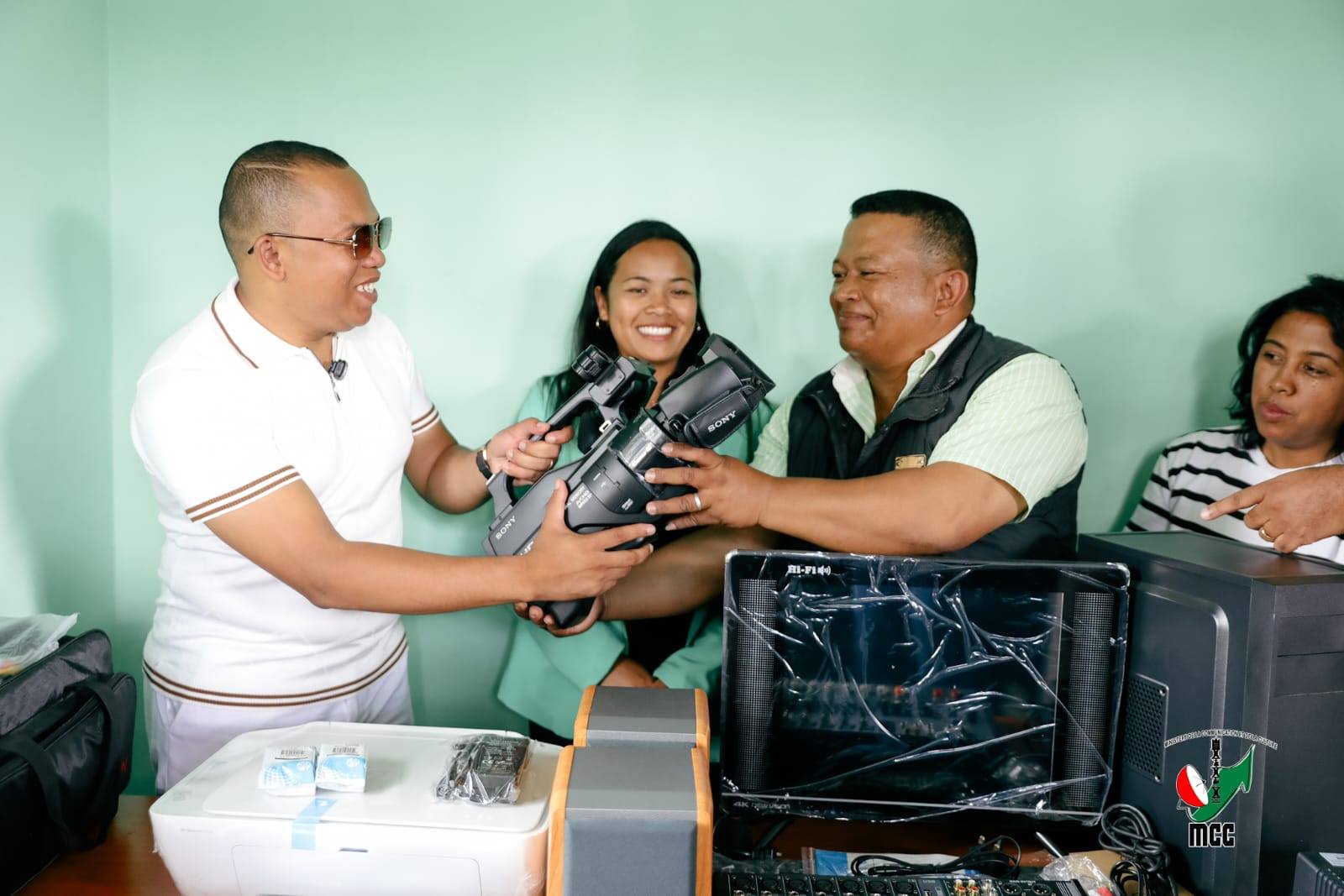 KAOMINA MIISA 19 AO AMBATOLAMPY NO AFAKA HANJOHY NY TVM SY RNM INDRAY