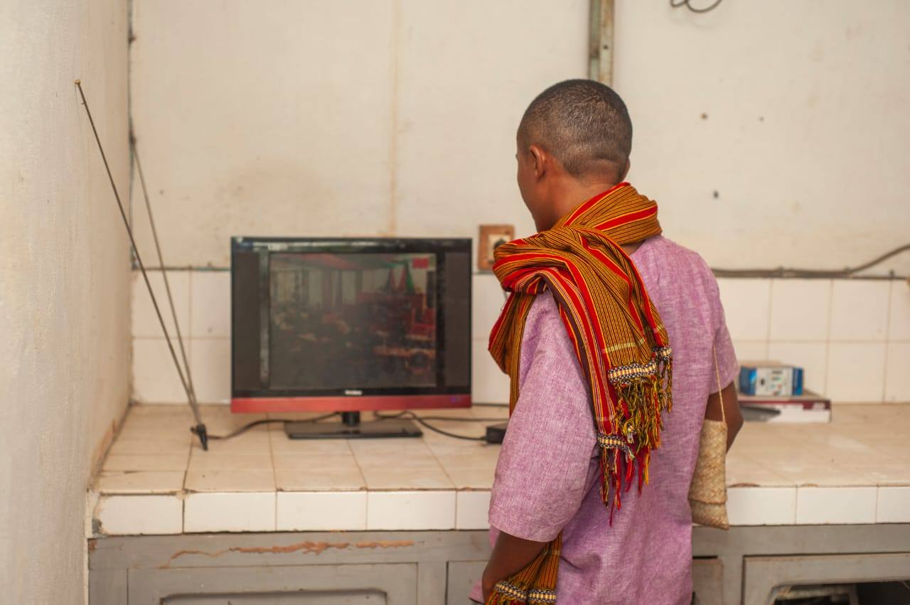 NASIAM-PANAMBOARANA NY FITAOVAN' NY TELEVIZIONA MALAGASY AO AMBANJA KA ANKEHITRINY DIA MIVERINA AMIN' NY LAONINY IZANY REHEFA TAPAKA NANDRITRA NY ROA VOLANA TEO