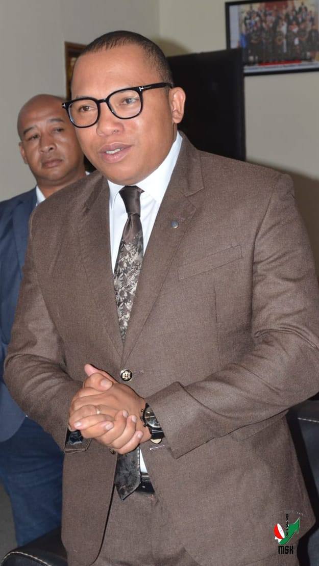 REHAREHAN' NY MALAGASY MANONTOLO NY FENDRESENA IRAISAM-PIRENENA AZON' I DENISE TEO AMIN' NY SEHATRY NY KANTO