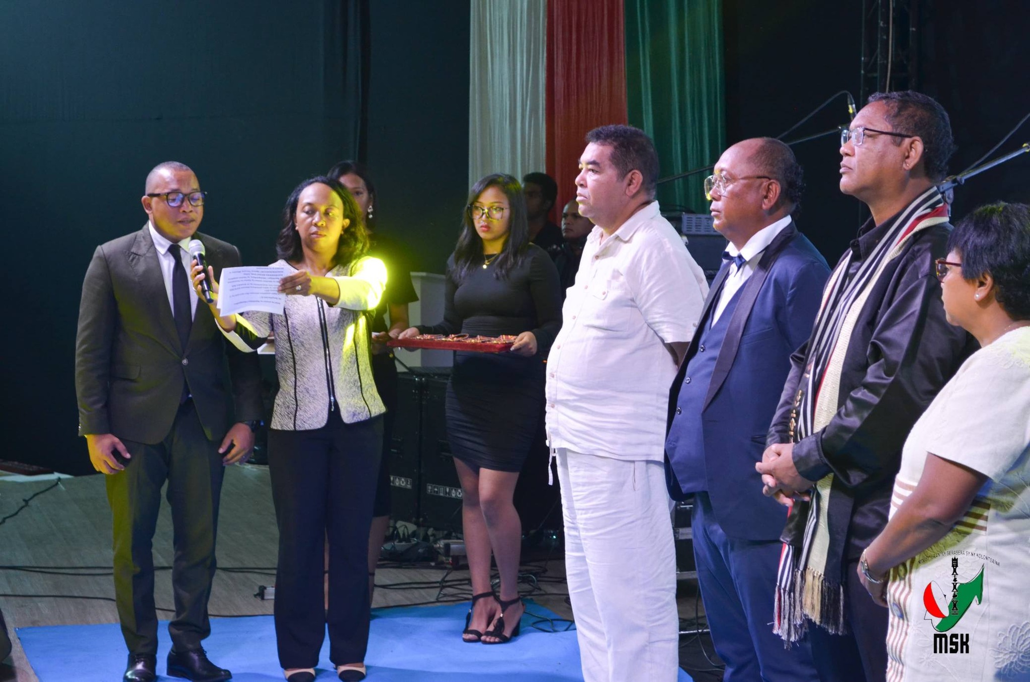 MITANA ANJARA ANDRAIKITRA GOAVANA AMIN'NY FIKOLOKOLOANA SY FANANDRATANA NY KOLONTSAINA MALAGASY NY MPIKARAKARA FAMPISEHOANA MATIHANINA