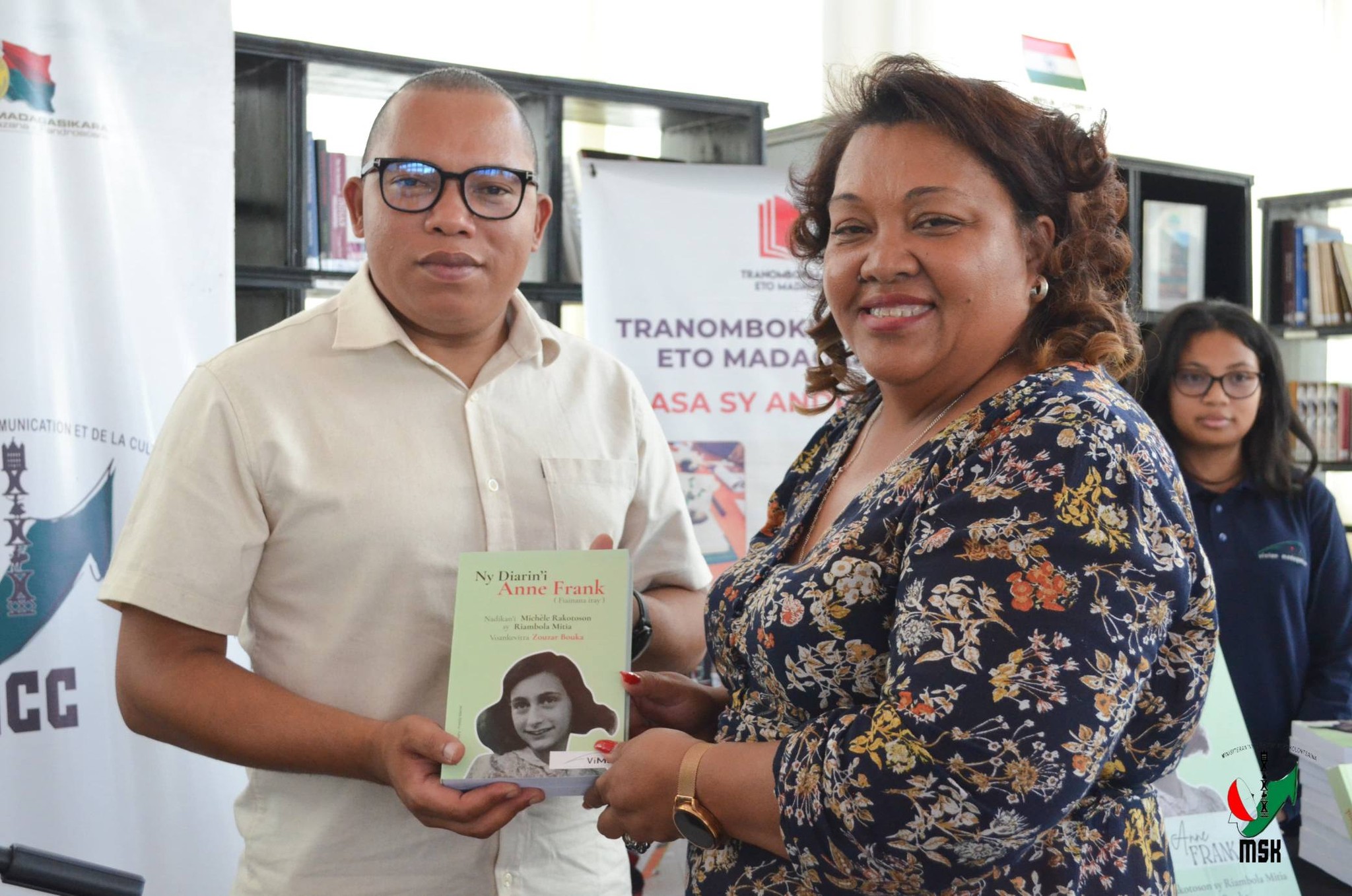 FAMPIROBOROBOANA NY TONTOLON' NY BOKY ATAON' NY MINISTERAN' NY SERASERA SY NY KOLONTSAINA NAMPAHAFANTATRA ANDROANY NY DIARIN' I ANNE FRANK VITA TENY MALAGASY