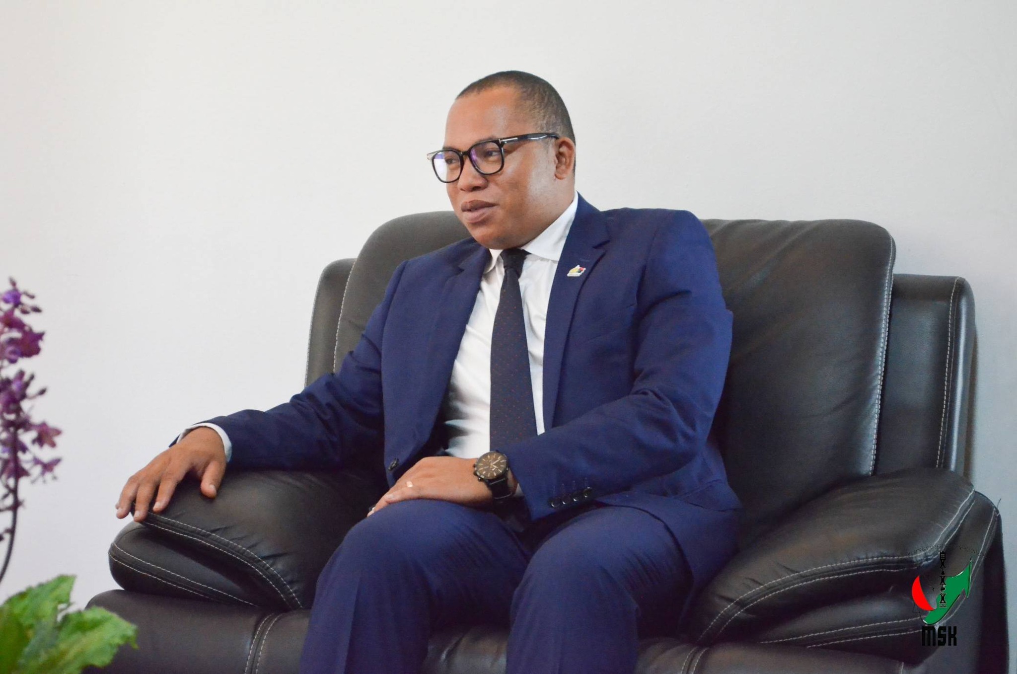 HANAO TANTSOROKA AMIN' NY FANOFANANA MPANAO GAZETY KARAKARAIN' NY MINISTERAN' NY SERASERA SY NY KOLONTSAINA SY HIROSO AMIN' NY FAMPITAOVANA NY HAINOAMANJERIM-PIRENENA NY UNICEF MADAGASIKARA