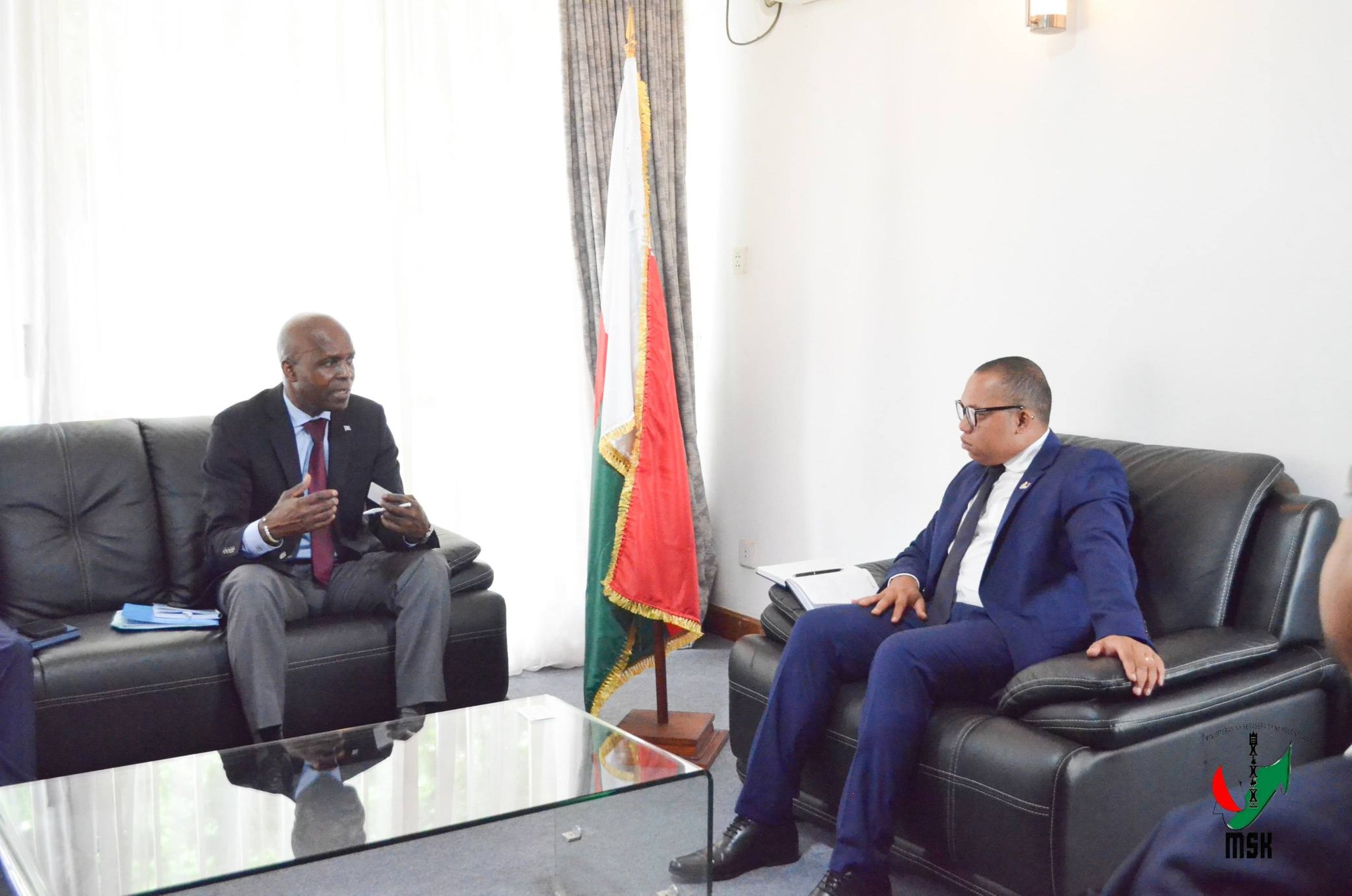 MANATANTERAKA IRAKA ETO MADAGASIKARA NY FIRENENA MIKAMBANA HO FIOMANANA AMIN' NY FANOHANANA AN' I MADAGASKARA HIATRIKA FIFIDIANANA