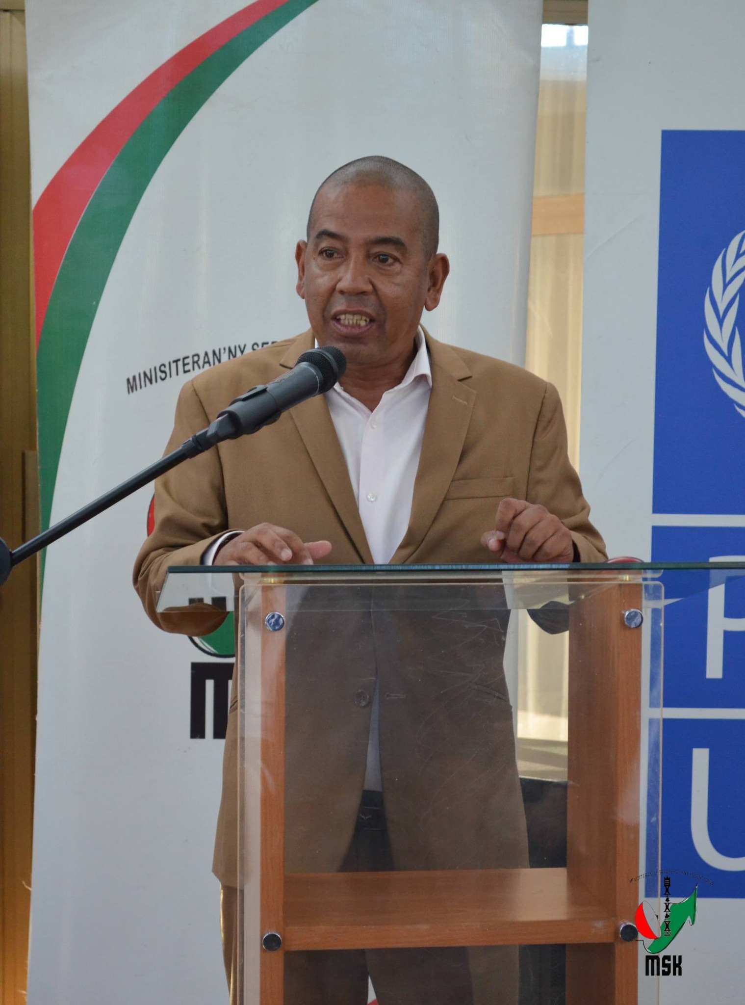 MAMOLAVOLA LALANA MIARO NY MPANAO GAZETY SY NY FAHALALAHANA MANEHO HEVITRA NY MINISTERAN' NY SERASERA SY NY KOLONTSAINA MIARAKA AMIN' NY KOMITY IVONDRONAN' NY MPANAO GAZETY