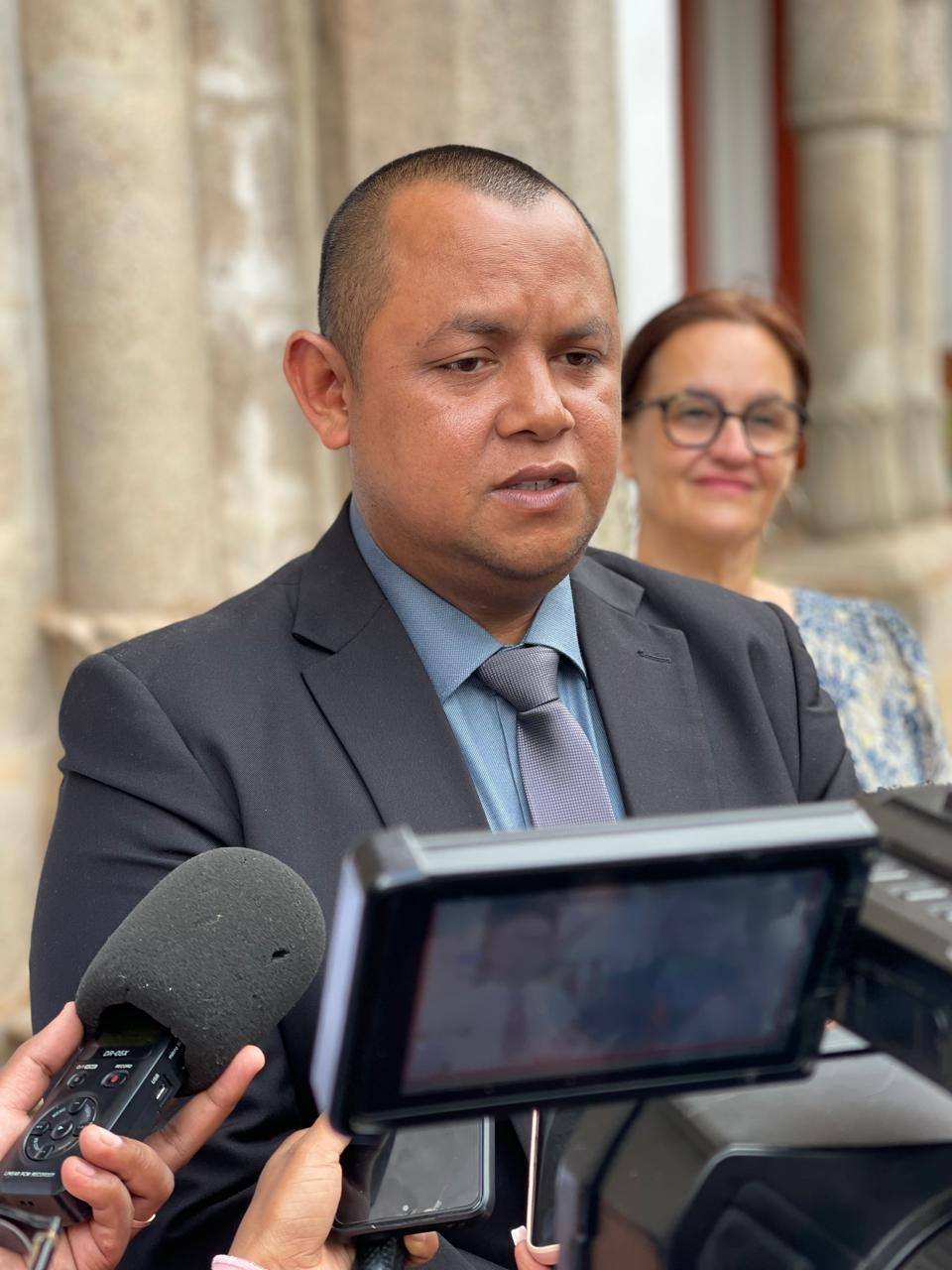 MANAMAFY FAHAIZA-MANAO MOMBA NY HAREMBAKOKA NY MPIASAN' NY MINISTERAN' NY SERASERA SY NY KOLONTSAINA