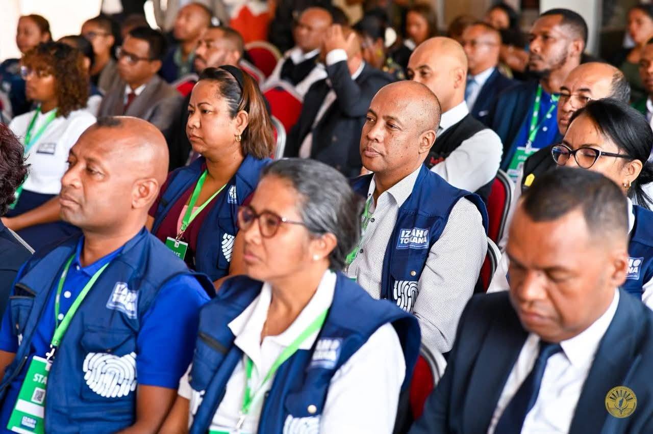 NISANTATRA NY FISORATANA ANARANA BIOMETRIKA NY FILOHAN' NY FANAVAOZANA NY REPOBLIKA SY IREO MPANOLOTSAINA AVO, IREO ANDRIMPANJAKANA, ARY NY GOVERNEMANTA