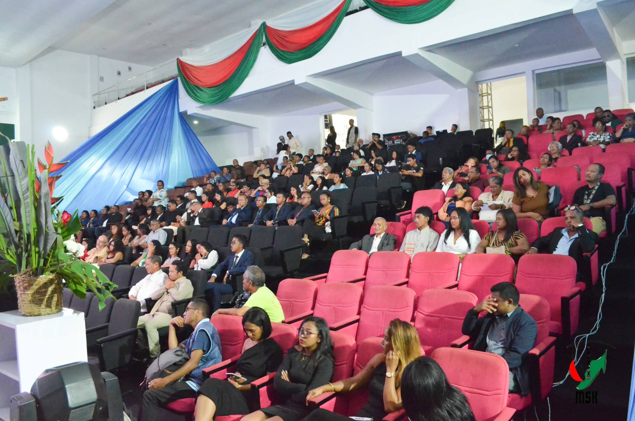 MITANA ANJARA ANDRAIKITRA GOAVANA AMIN'NY FIKOLOKOLOANA SY FANANDRATANA NY KOLONTSAINA MALAGASY NY MPIKARAKARA FAMPISEHOANA MATIHANINA