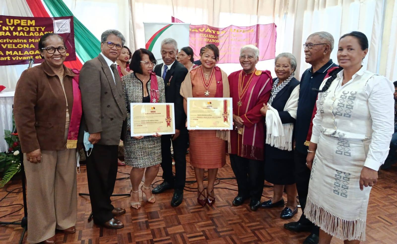 FIKAMBANAN' NY POETY SY MPANORATRA MALAGASY HAVATSA-UPEM, NOTOLORANA MARI-BONINAHITRY NY KANTO IREO MPANORATRA