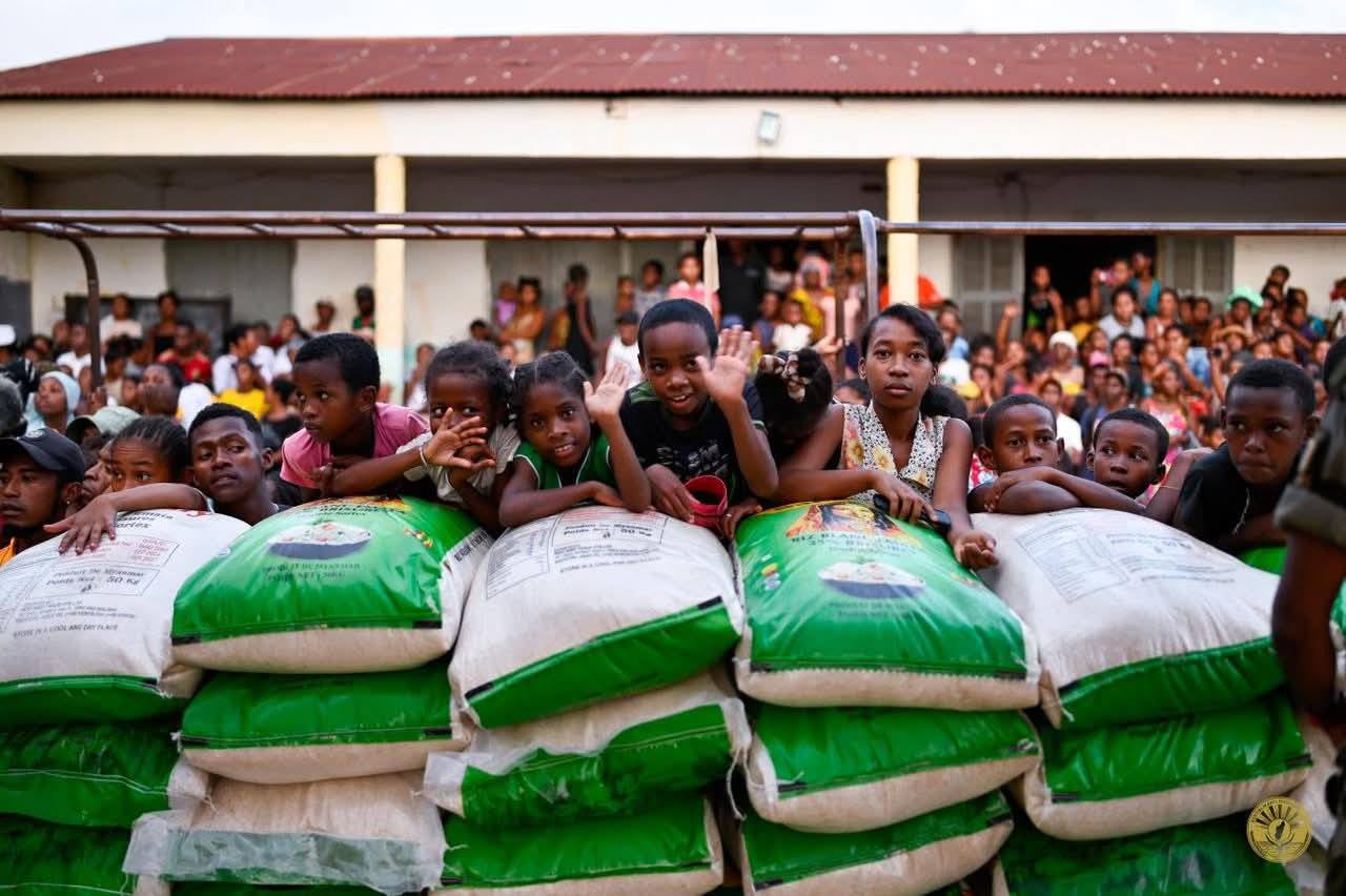 IARA-MISALAHY AMIN' IREO TOMPON' ANDRAIKITRA ISAN' AMBARATONGANY MANAO NY FAMERENANA AMIN' NY LAONINY NY FIAINAM-BAHOAKA SY NY FANARENANA NY TAKAITRA NAVELAN' NY RIVODOZA FYTIA NY FILOHA RANDRIANIRINA MICHAEL
