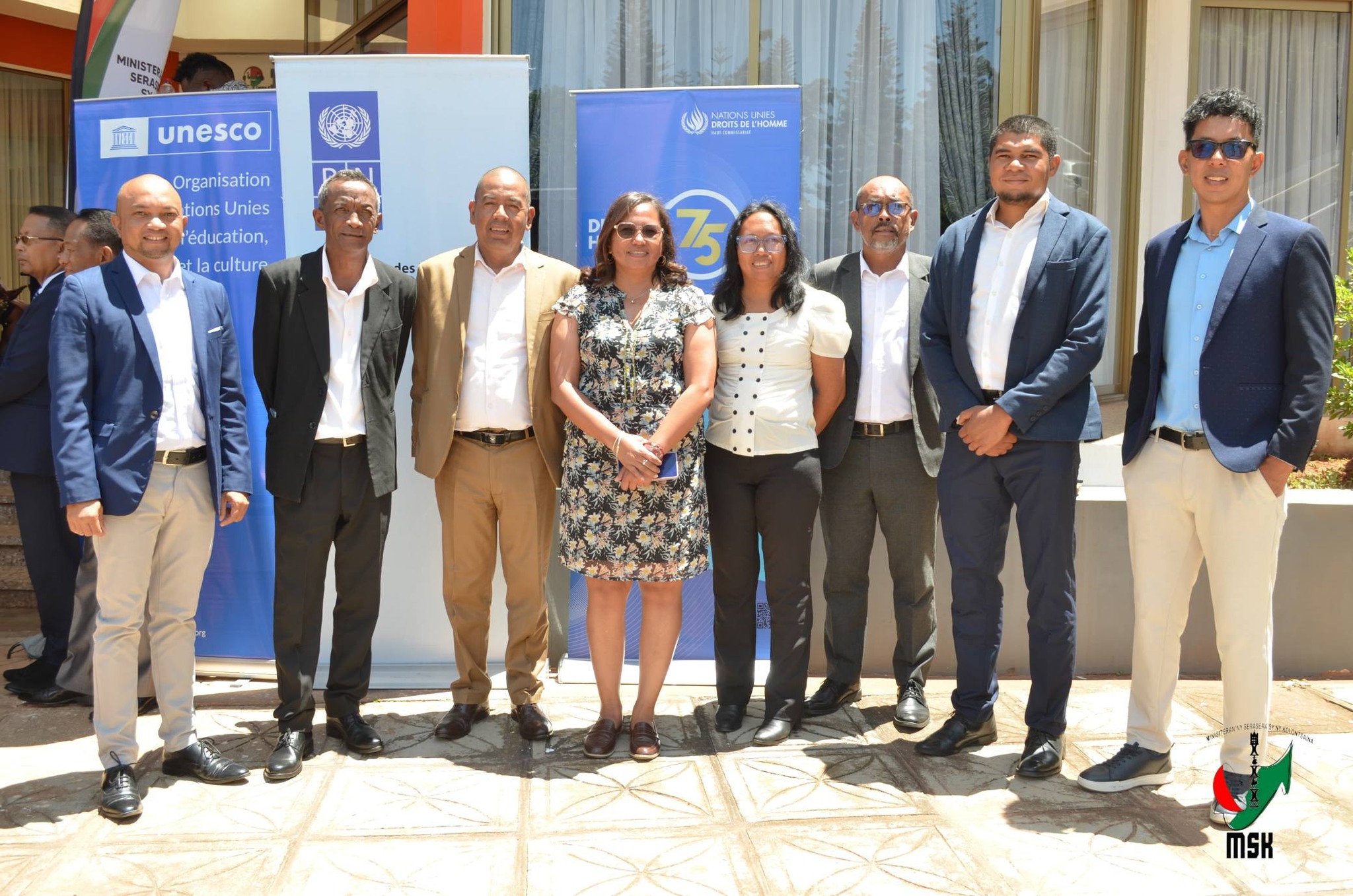 MAMOLAVOLA LALANA MIARO NY MPANAO GAZETY SY NY FAHALALAHANA MANEHO HEVITRA NY MINISTERAN' NY SERASERA SY NY KOLONTSAINA MIARAKA AMIN' NY KOMITY IVONDRONAN' NY MPANAO GAZETY