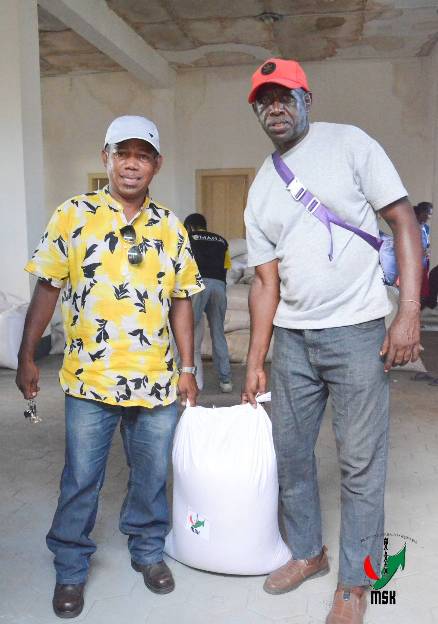 NIVIMBINA IZAY VOATSIRAMBIN' NY TANANY NY MINISTERAN' NY SERASERA SY NY KOLONTSAINA HANAMAIVANANA NY VESATRY NY RIVODOZA GEZANI